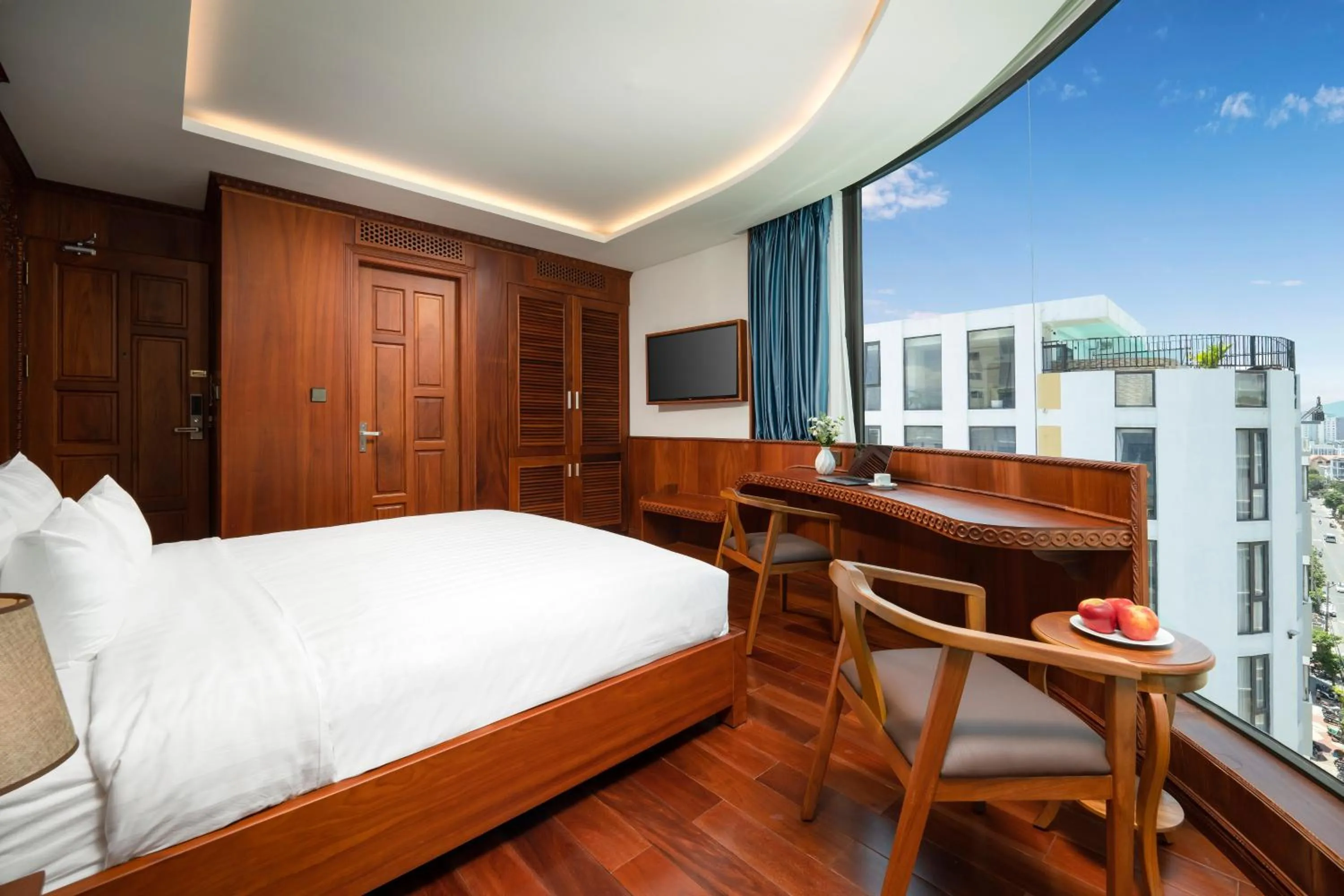 Bed in Monalisa Luxury Hotel