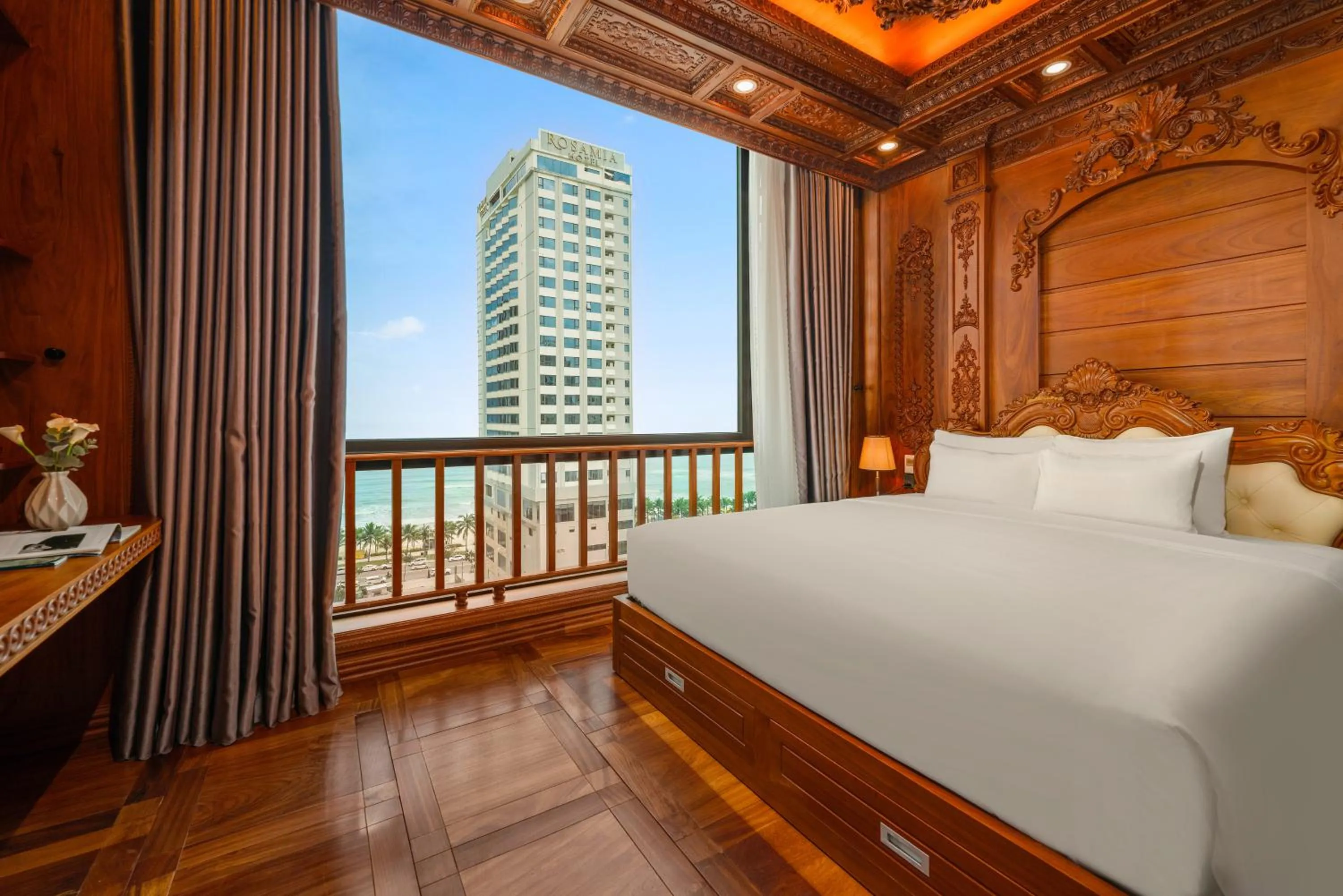 Bed in Monalisa Luxury Hotel