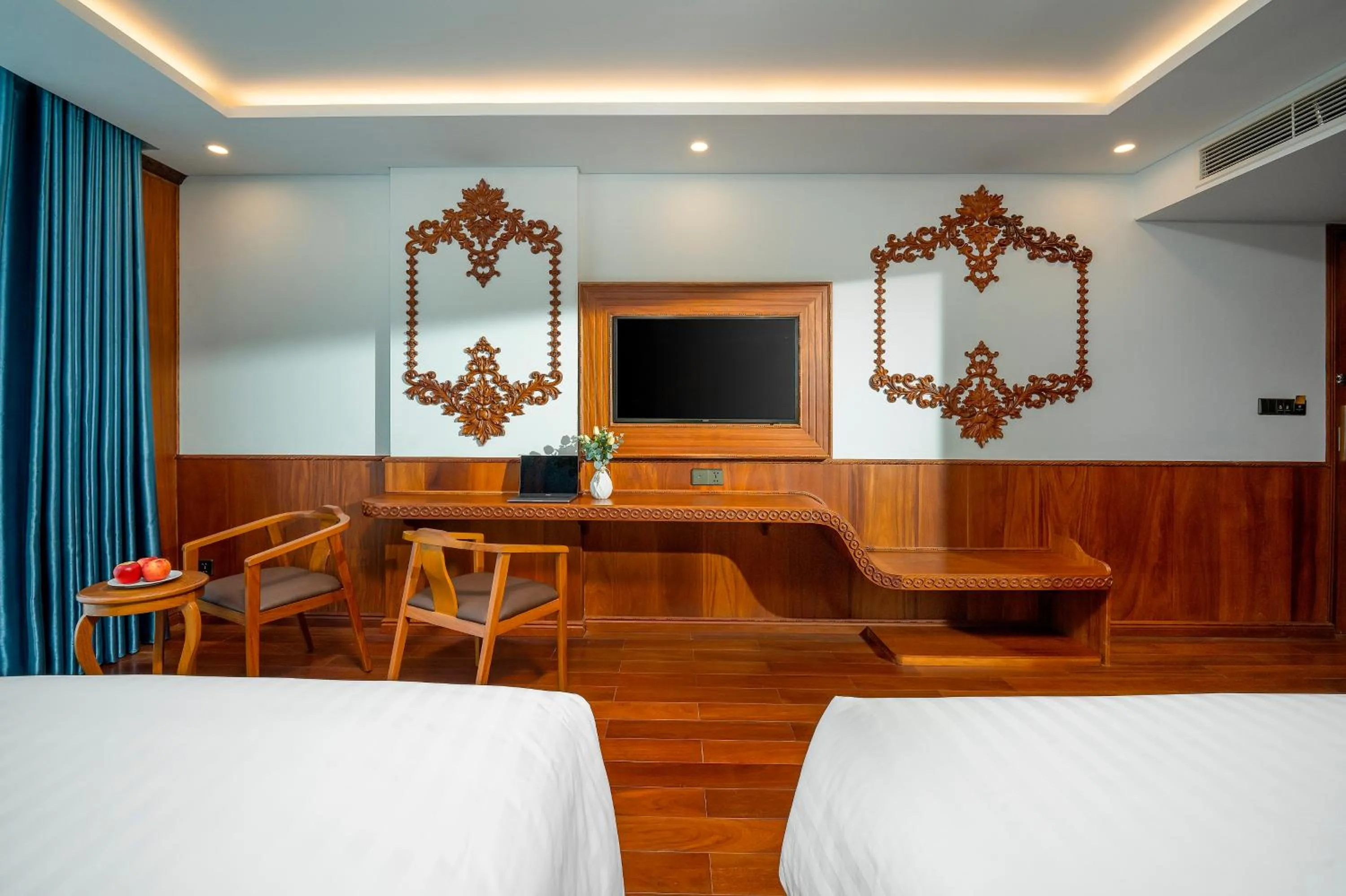 TV and multimedia, Bed in Monalisa Luxury Hotel