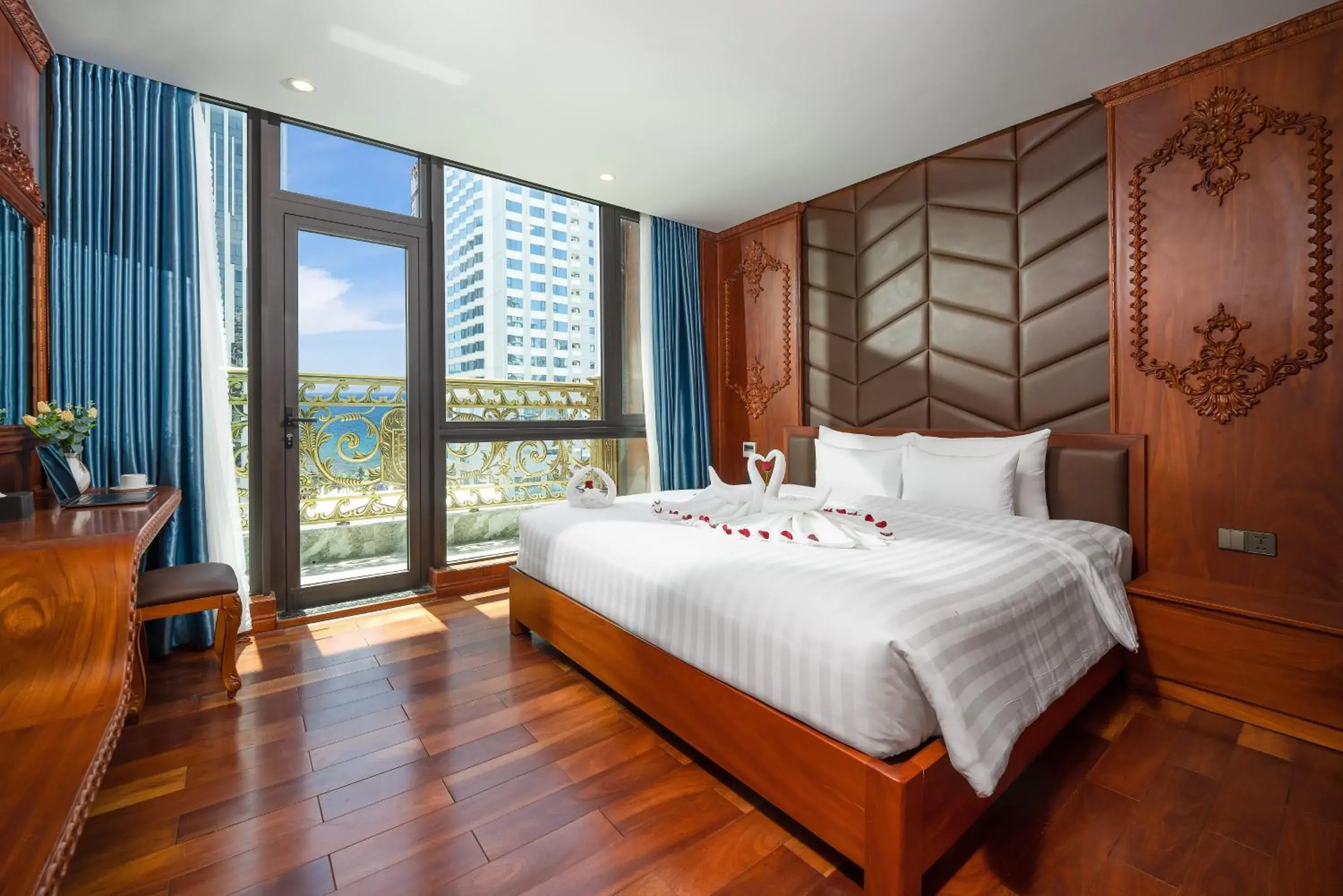 Suite with Balcony in Monalisa Luxury Hotel Suite with Balcony in Monalisa Luxury Hotel