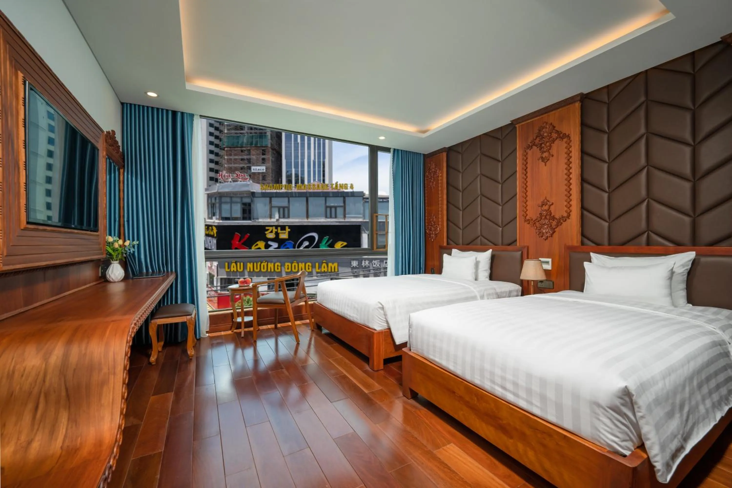 Bed in Monalisa Luxury Hotel