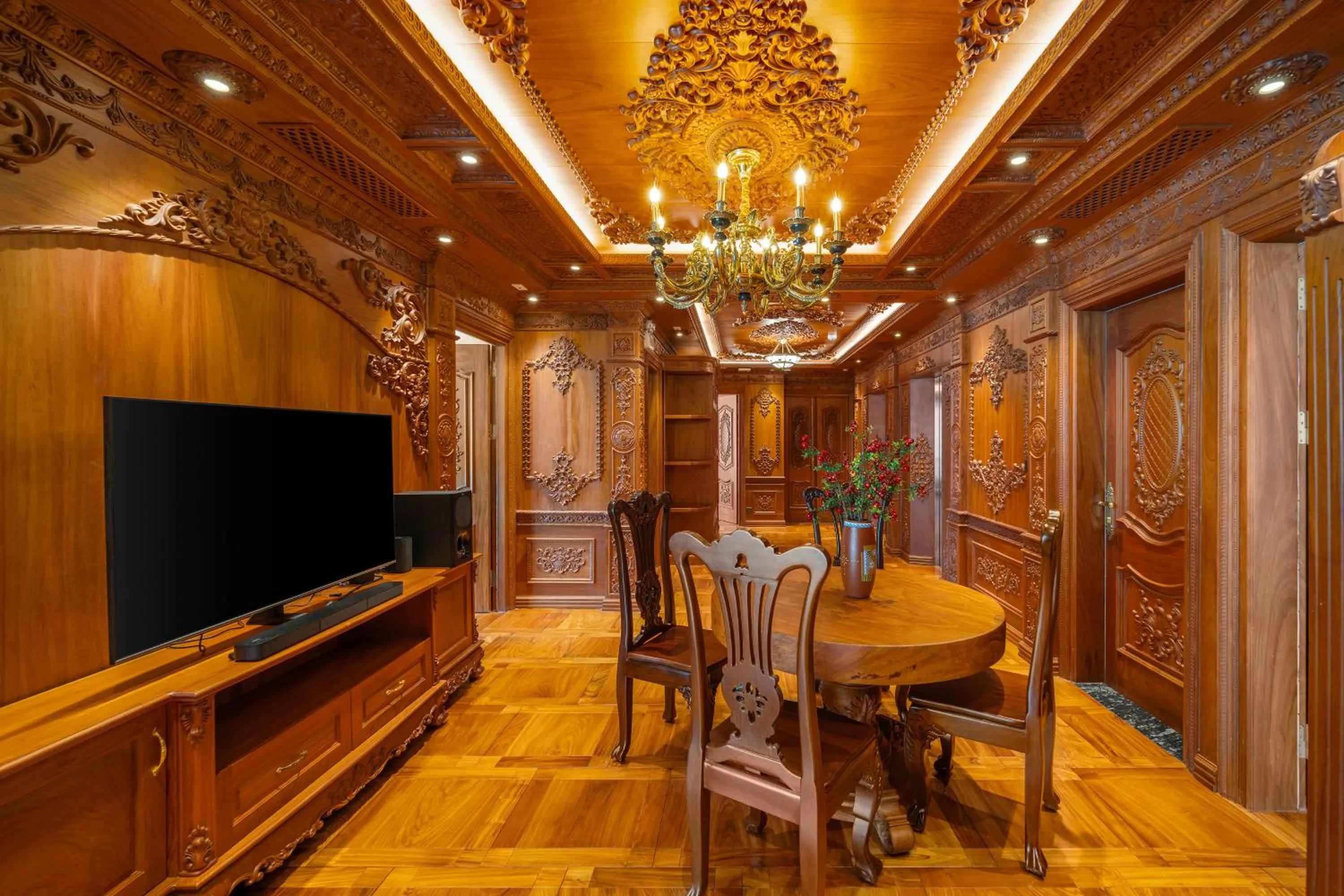 Communal lounge/ TV room in Monalisa Luxury Hotel