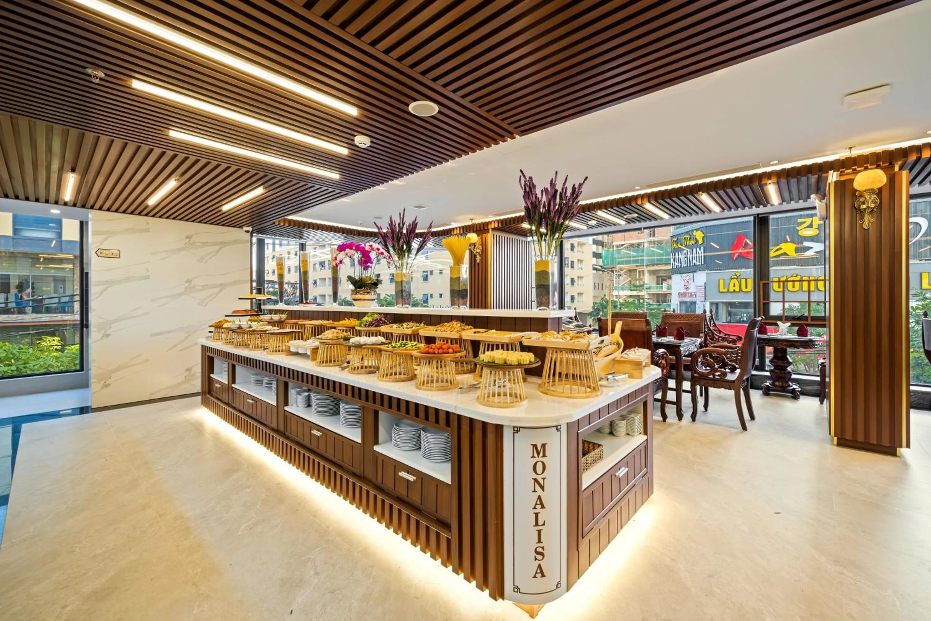 Restaurant/places to eat in Monalisa Luxury Hotel