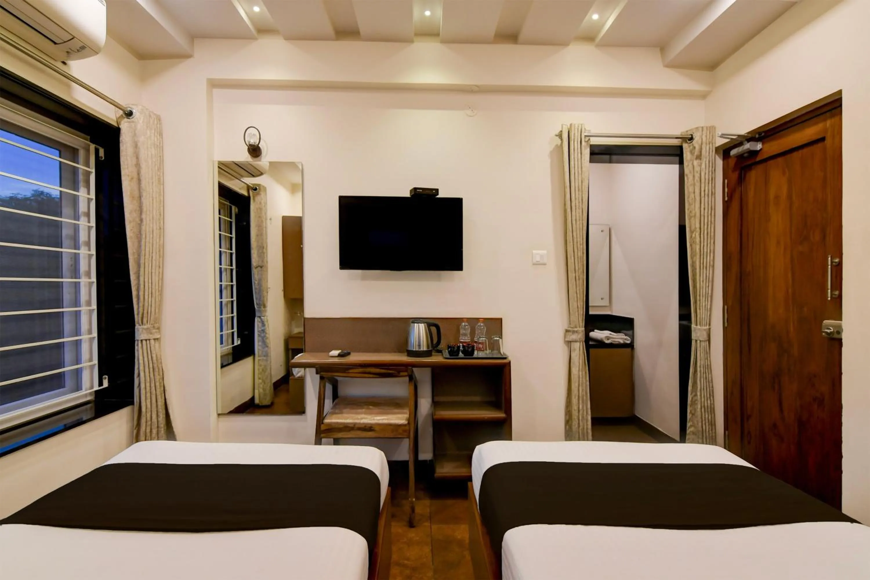 Bedroom, Bed in Townhouse The 36 Inn