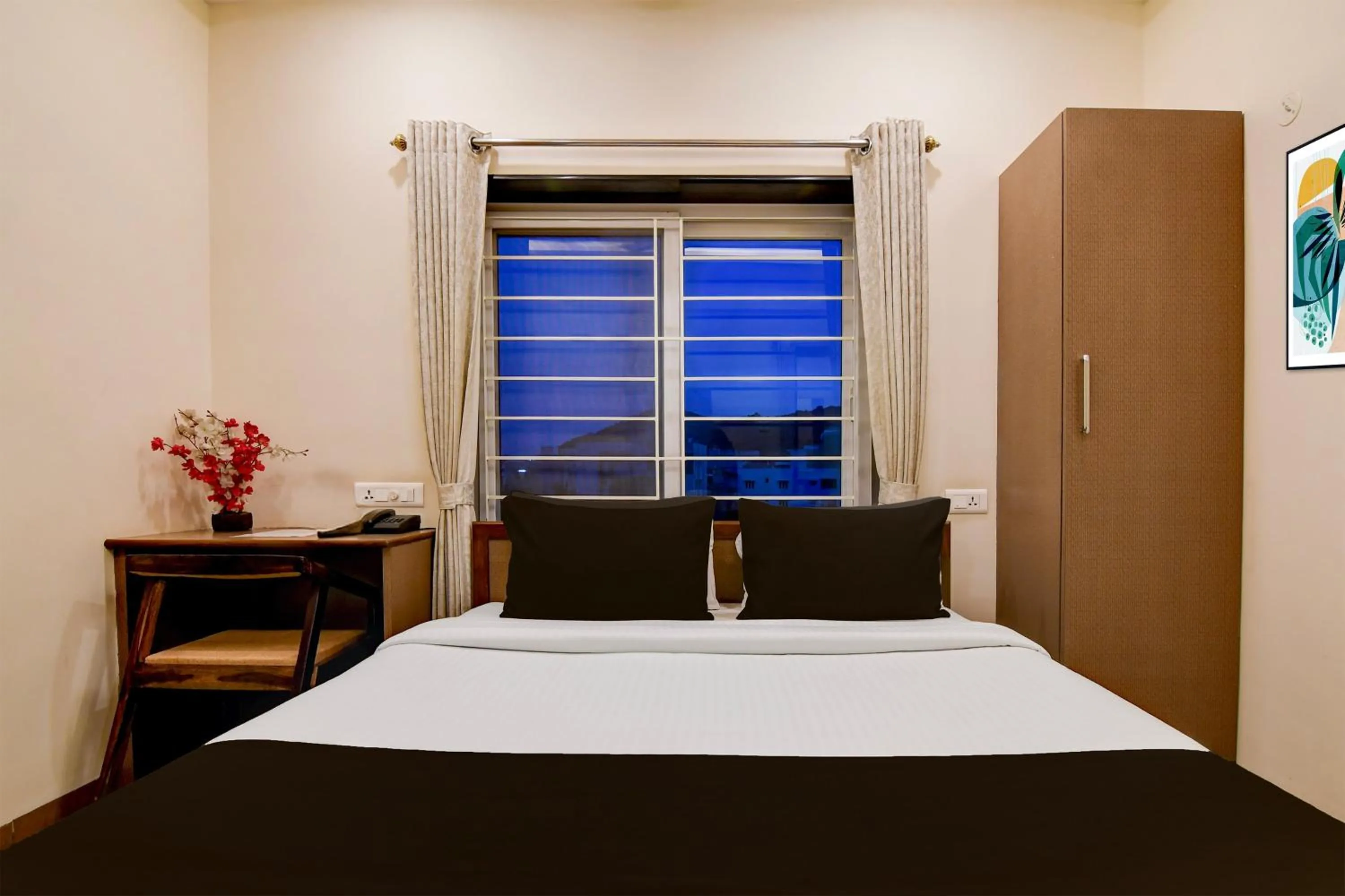 Bedroom, Bed in Townhouse The 36 Inn