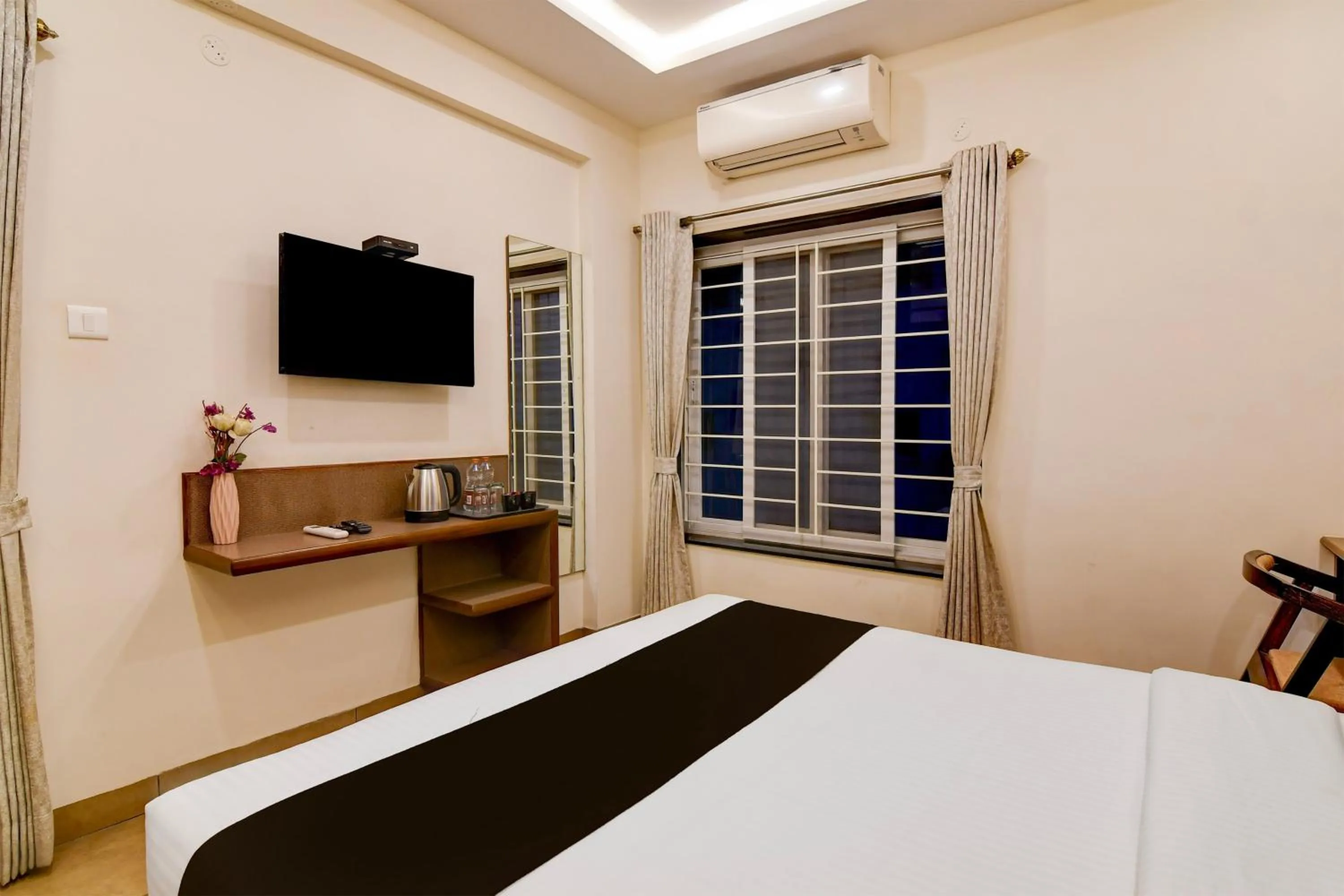 Bedroom, Bed in Townhouse The 36 Inn