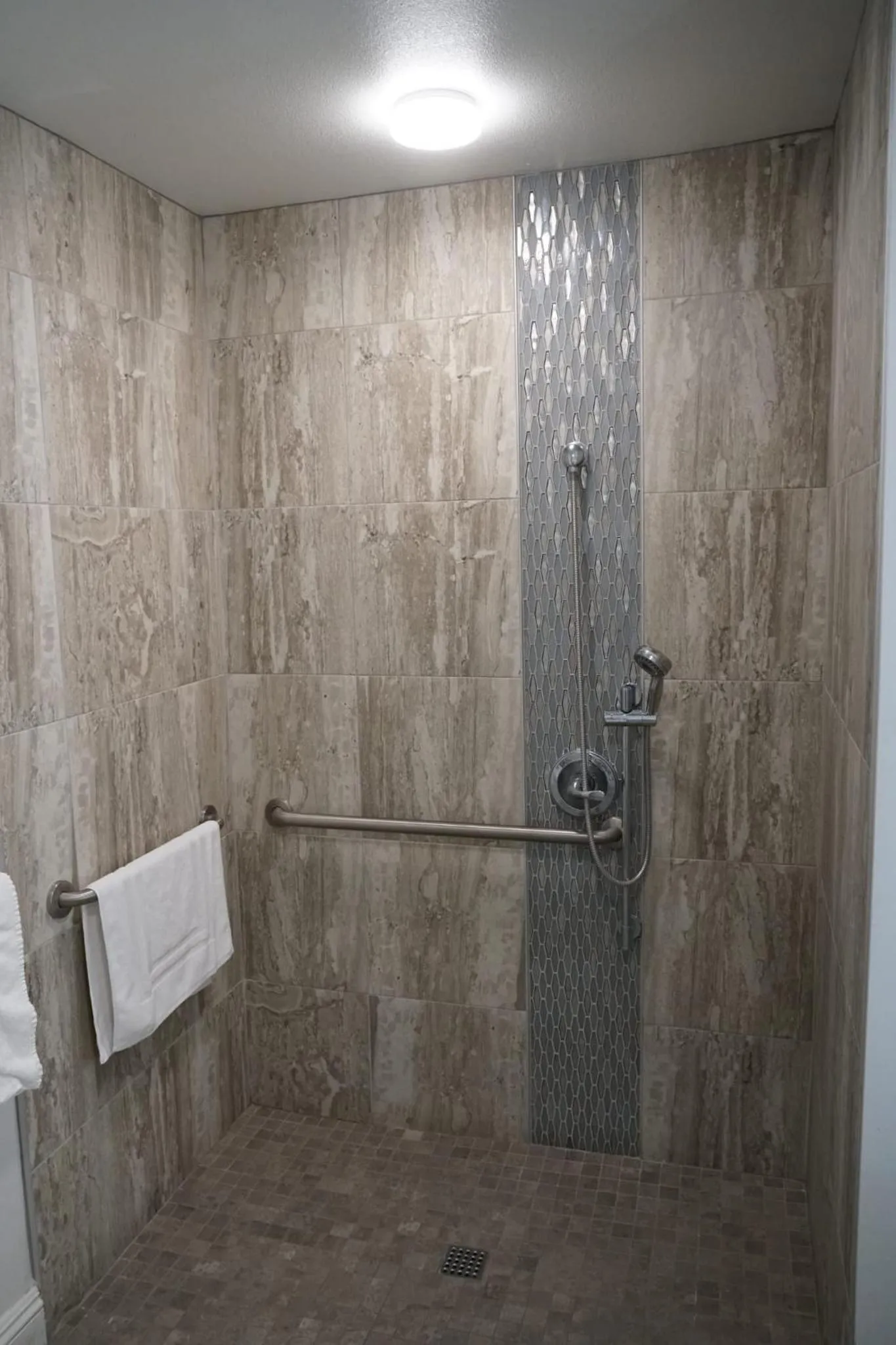 Shower in Avenue Motel