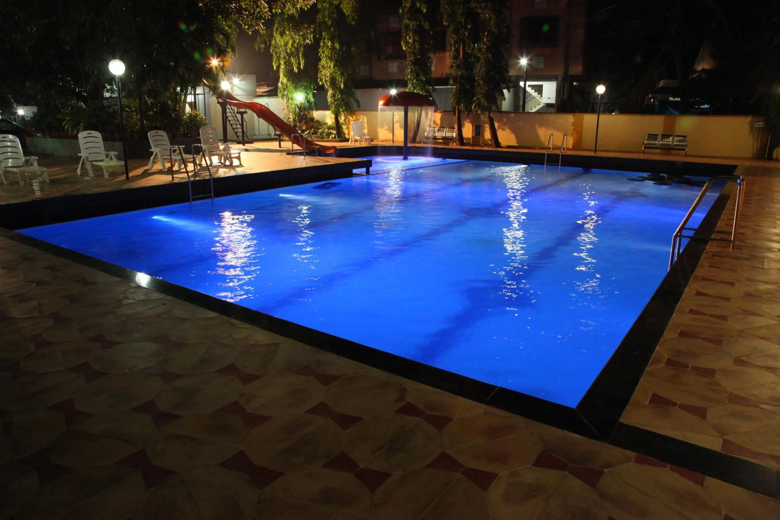Swimming pool in Hotel Ravikiran Alibaug