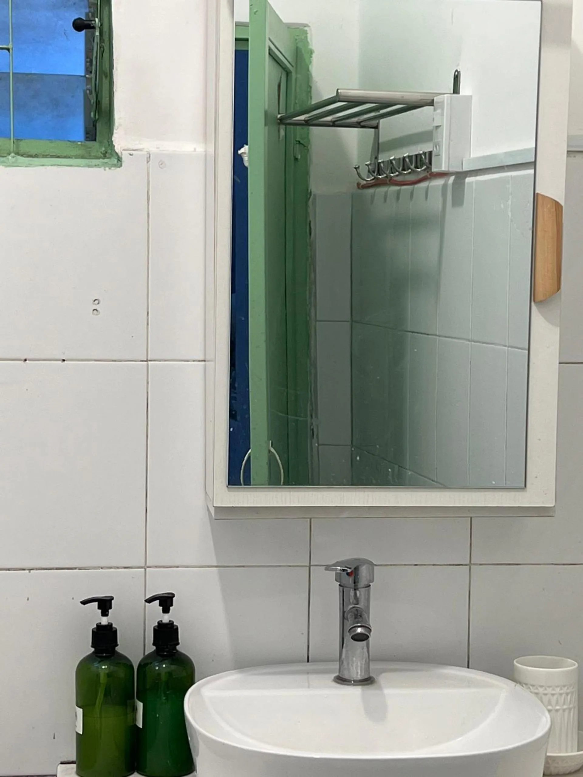 Shower in Anh Quân House