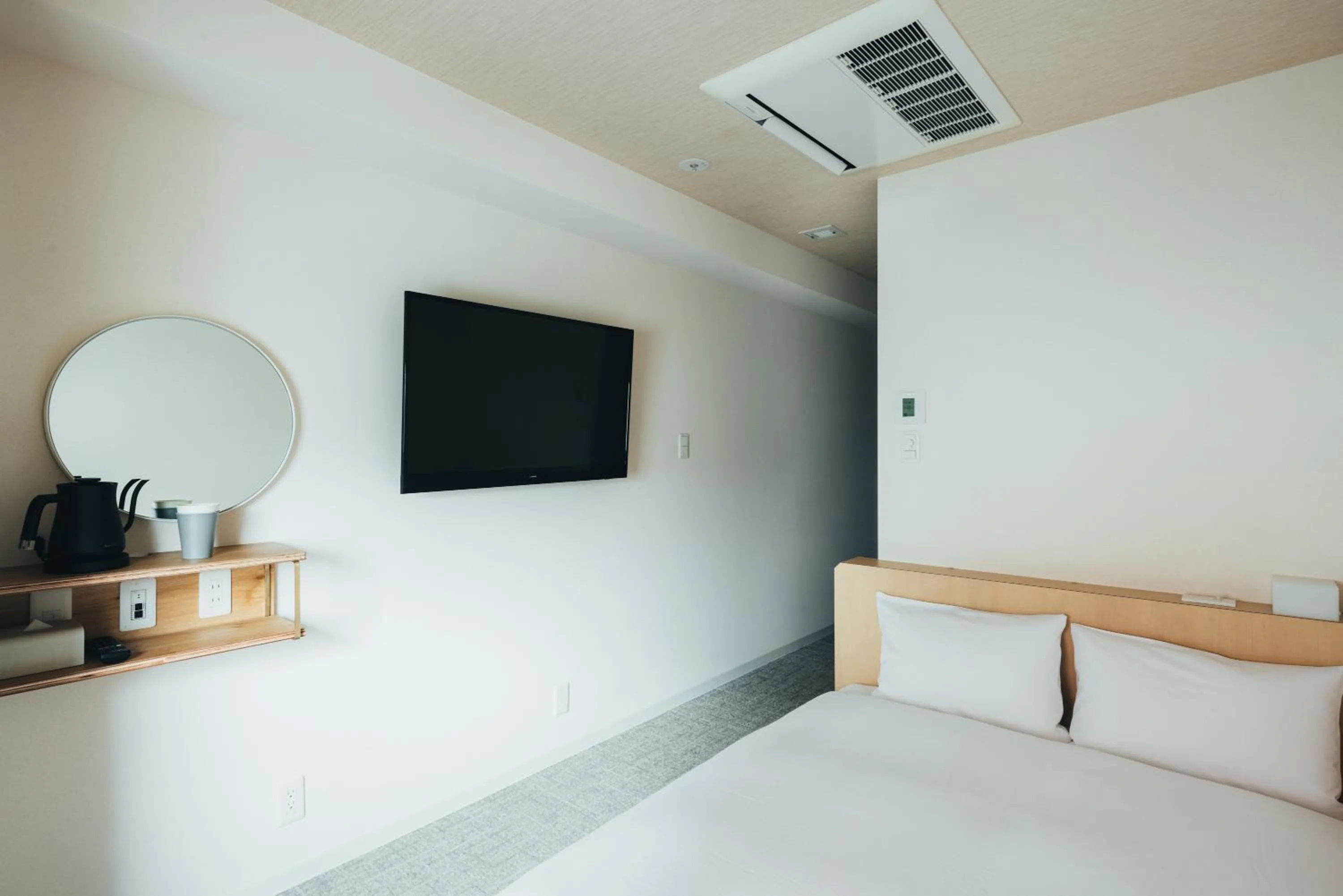 Photo of the whole room, Bed in MEANDER Osaka
