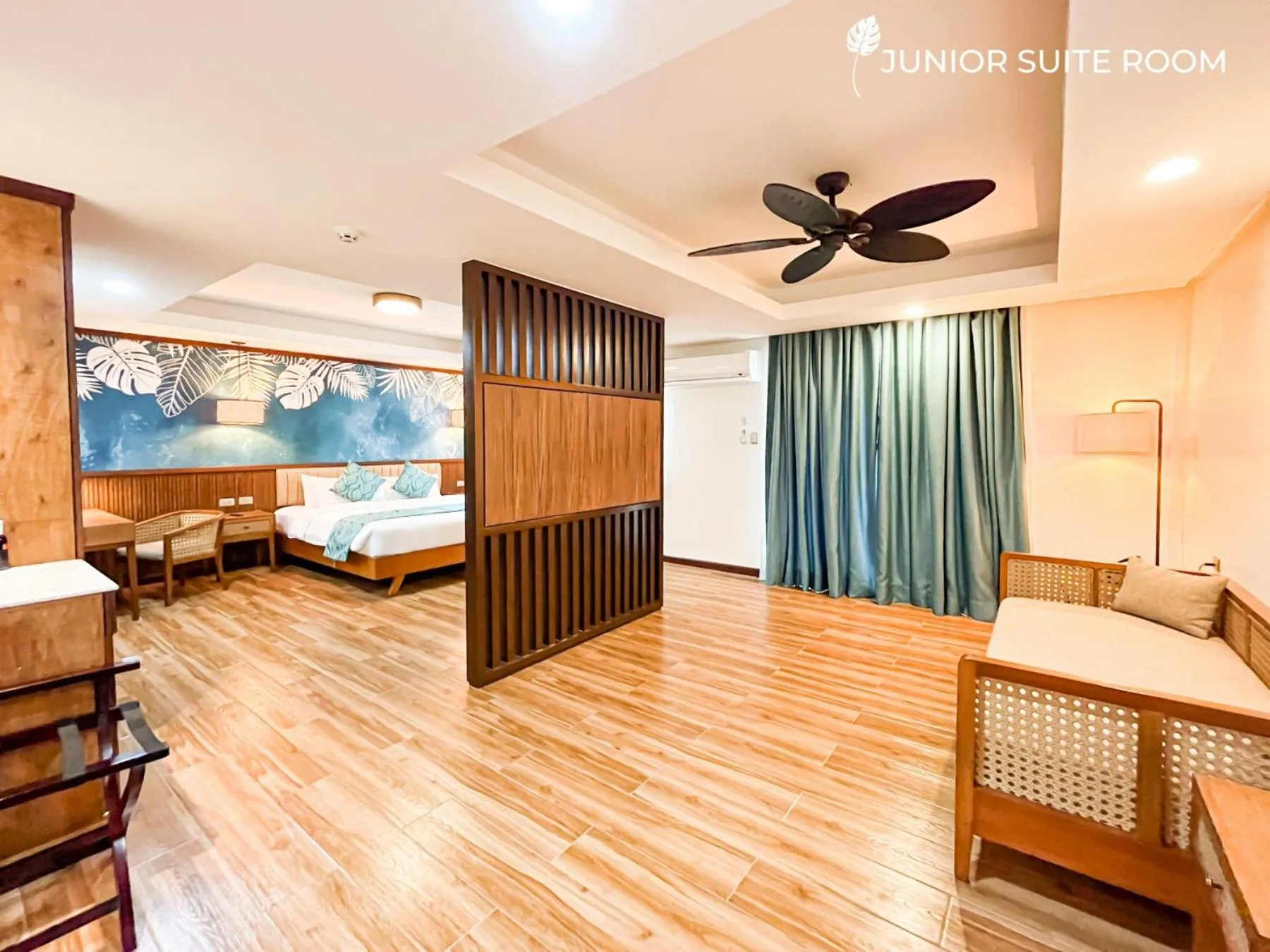 Bed in La Jolla Hotel and Beach Resort