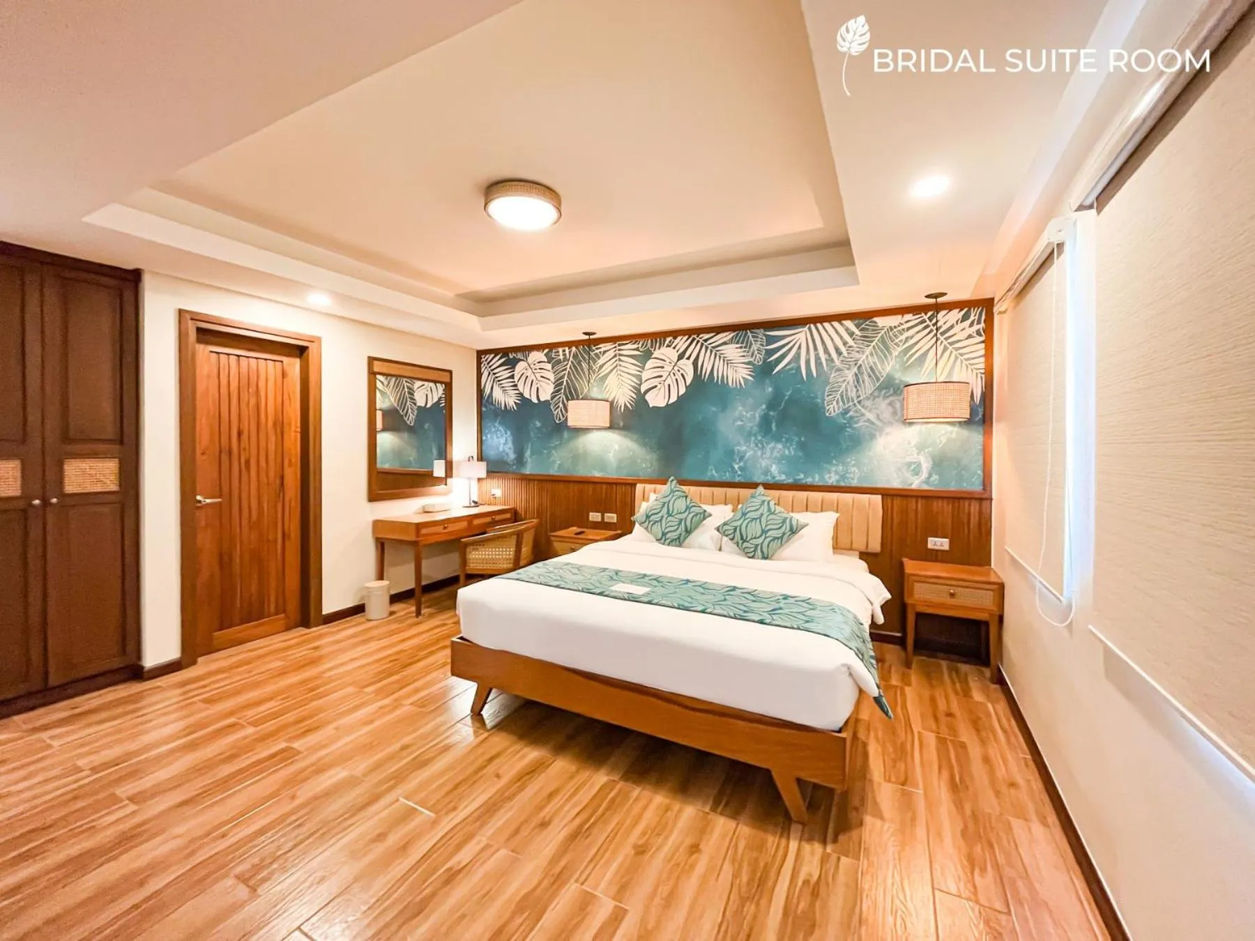 Bed in La Jolla Hotel and Beach Resort