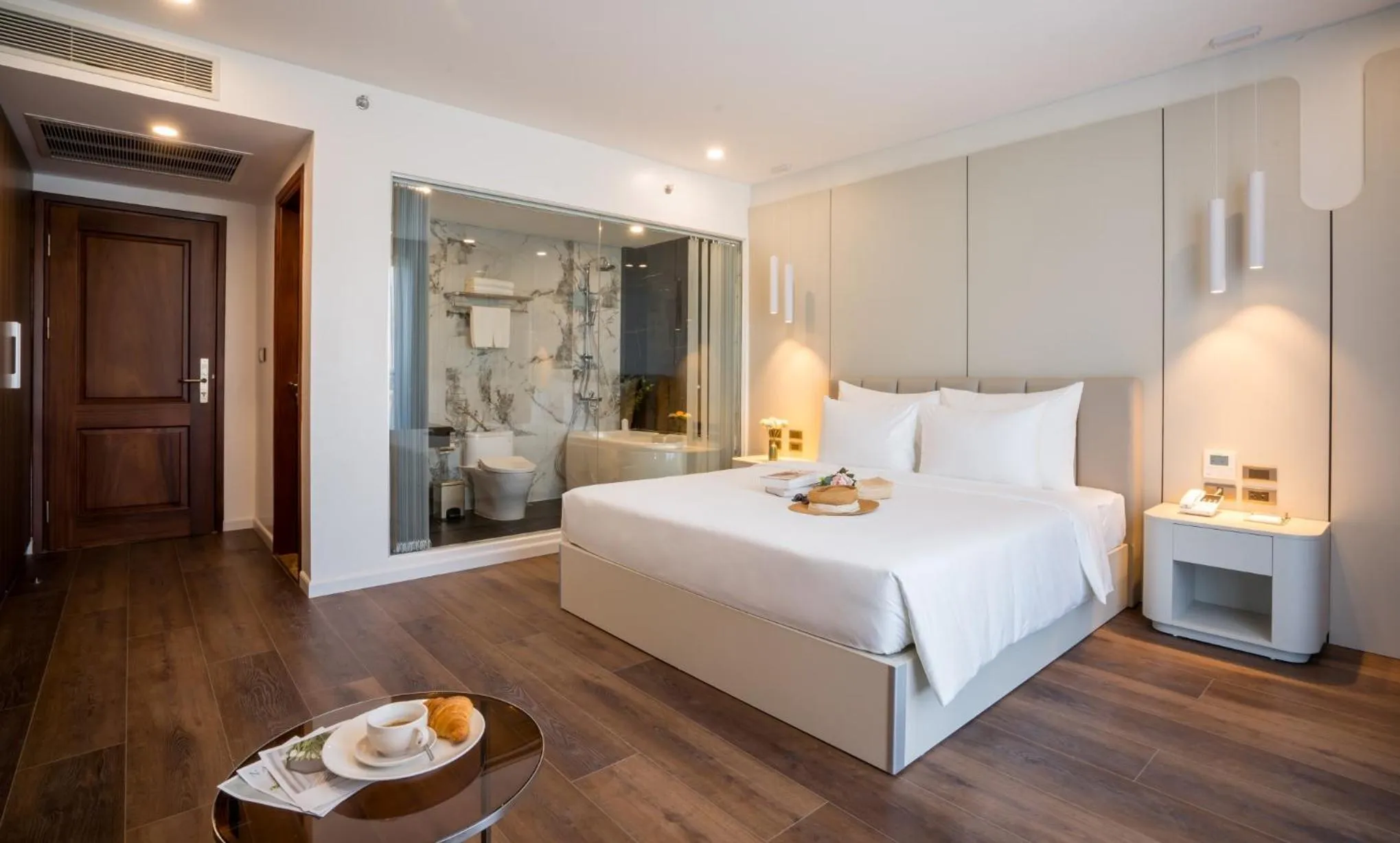 Photo of the whole room, Bed in Danitel Halong