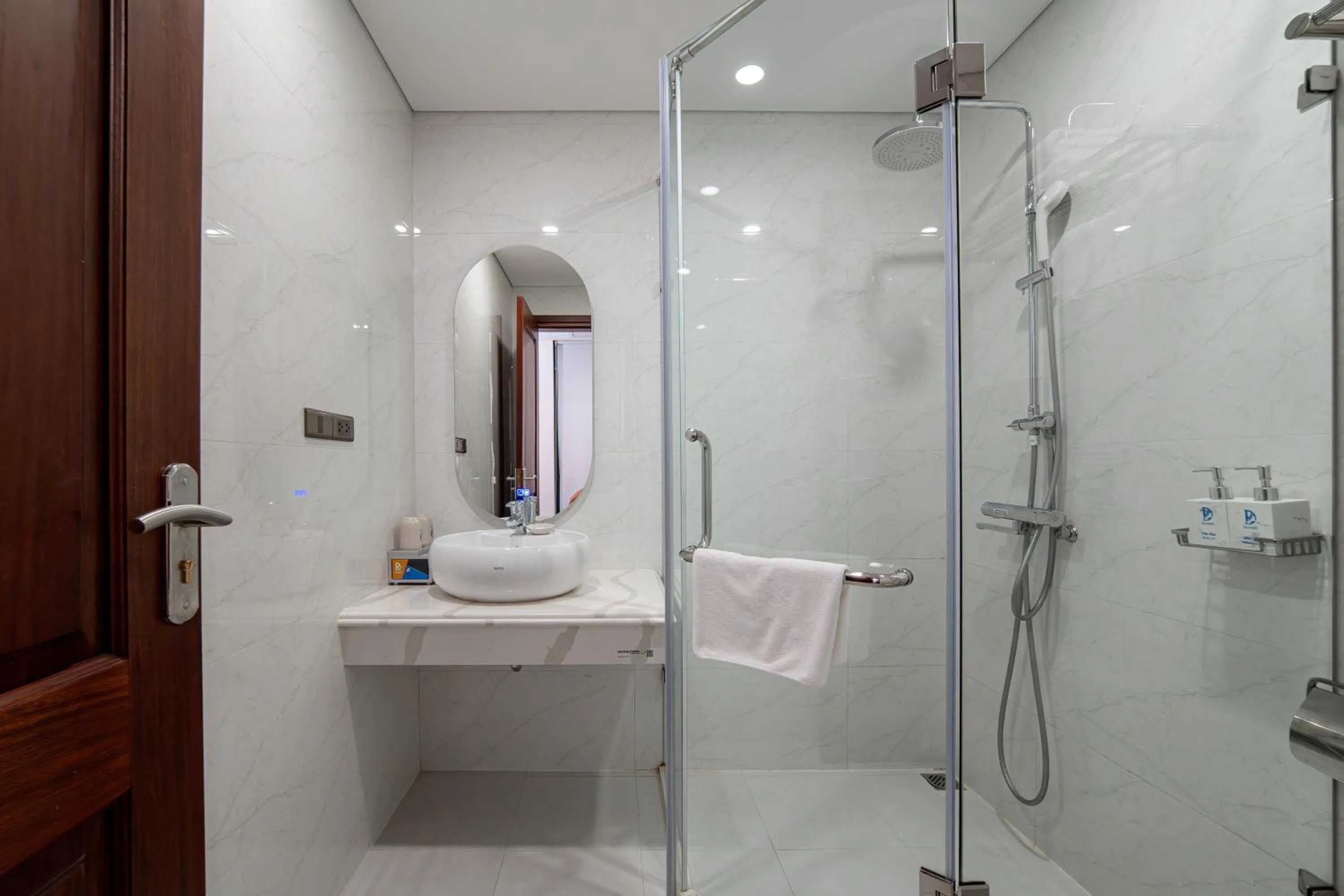 Bathroom in Danitel Halong