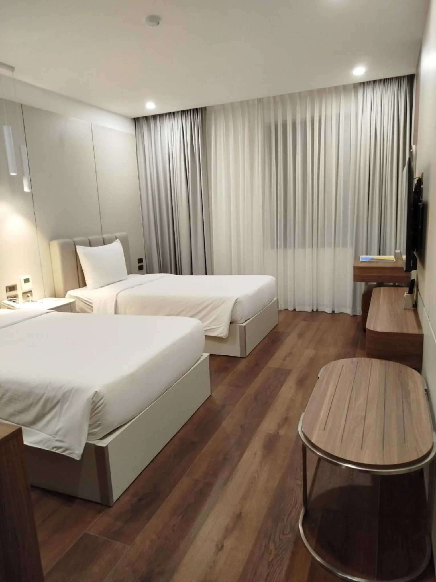 Photo of the whole room, Bed in Danitel Halong