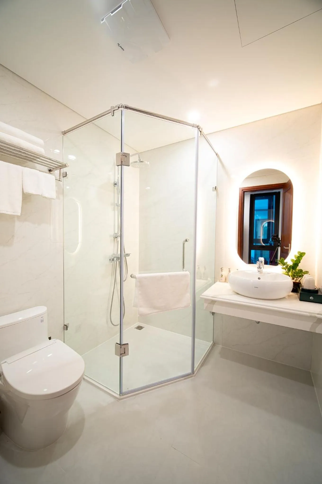 Bathroom in Danitel Halong