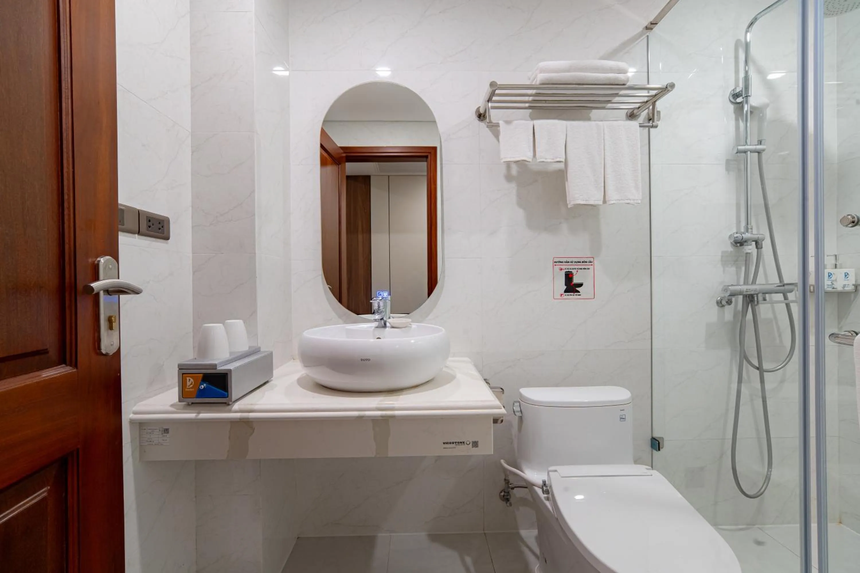 Bathroom in Danitel Halong