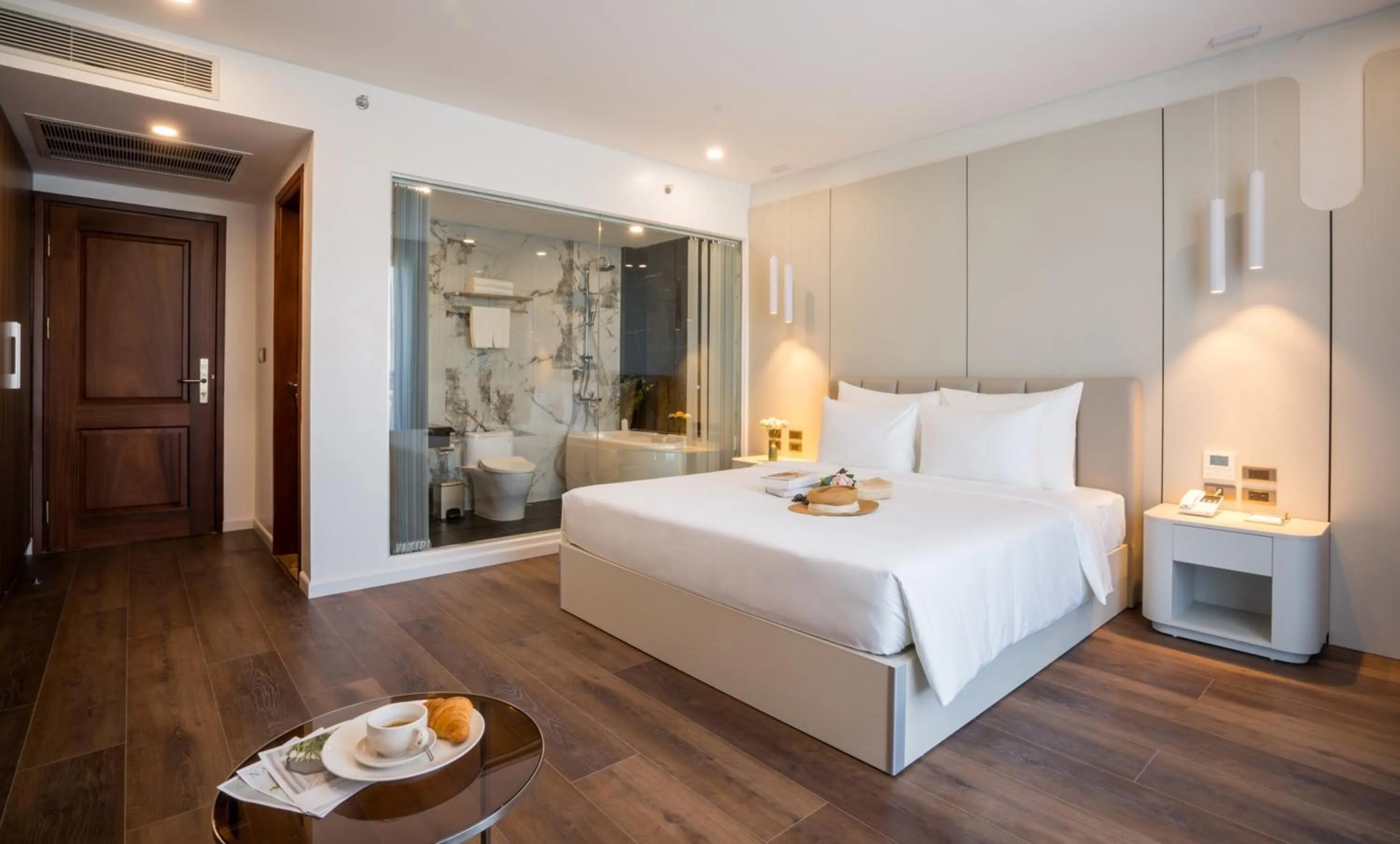 Photo of the whole room, Bed in Danitel Halong