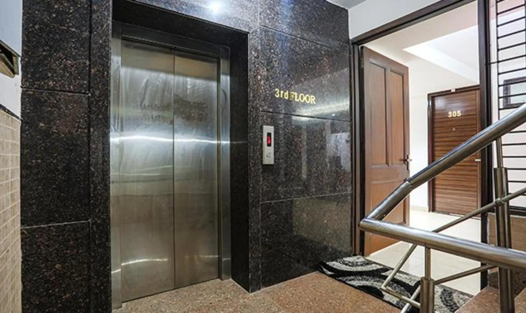elevator in FabExpress RG Stay