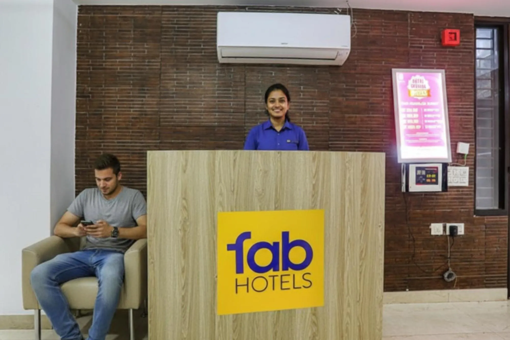 Lobby or reception in FabExpress RG Stay