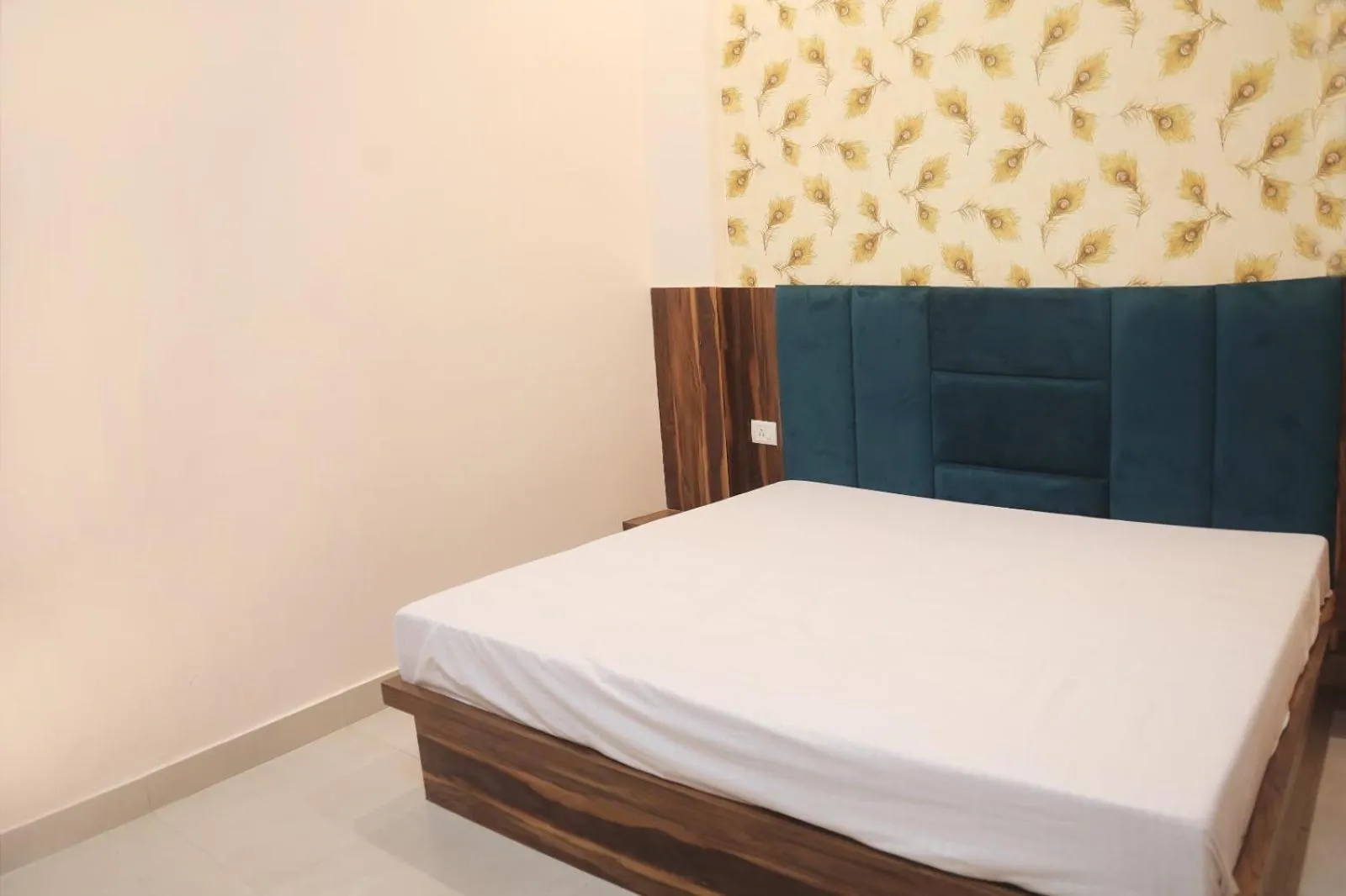 Bed in Hotel Keshavam inn