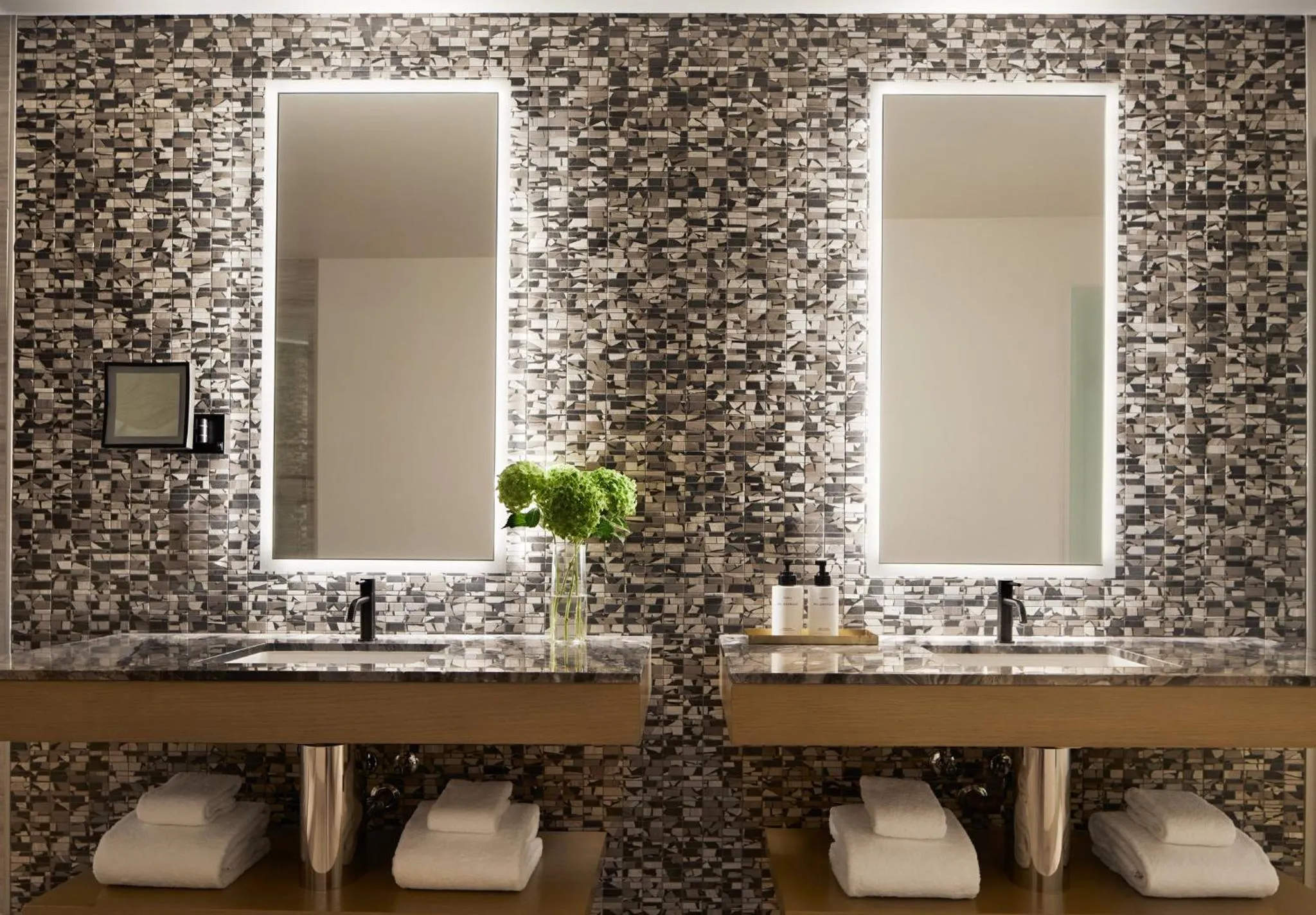 Bathroom in InterContinental Seattle Bellevue, by IHG