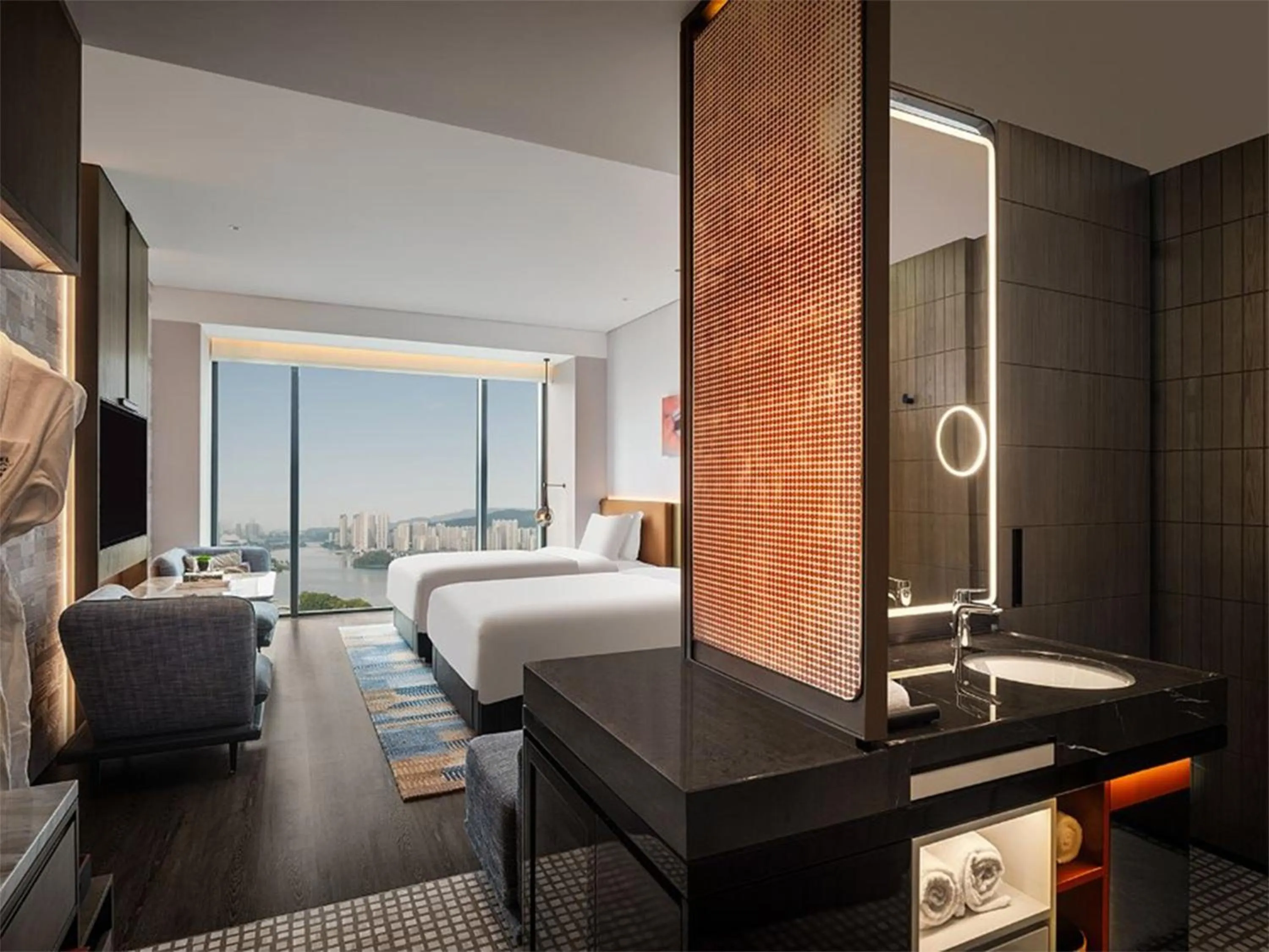 Photo of the whole room, Bed in Hotel Indigo Changsha Meixi Lake