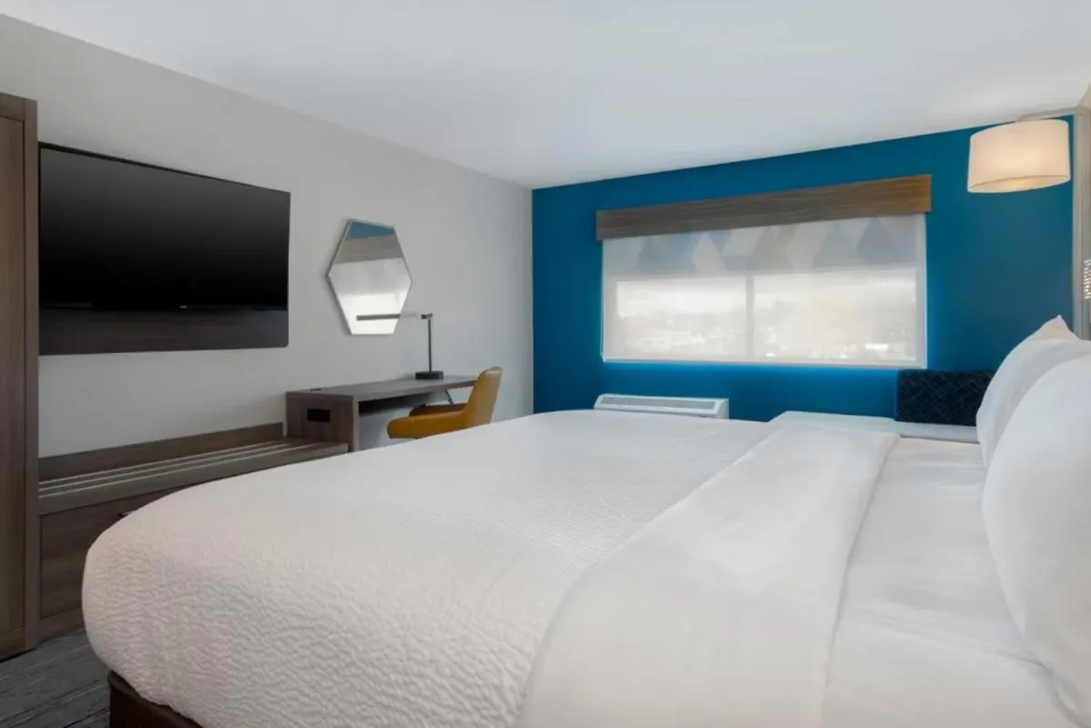 Bed in Holiday Inn Express & Suites Oscoda by IHG