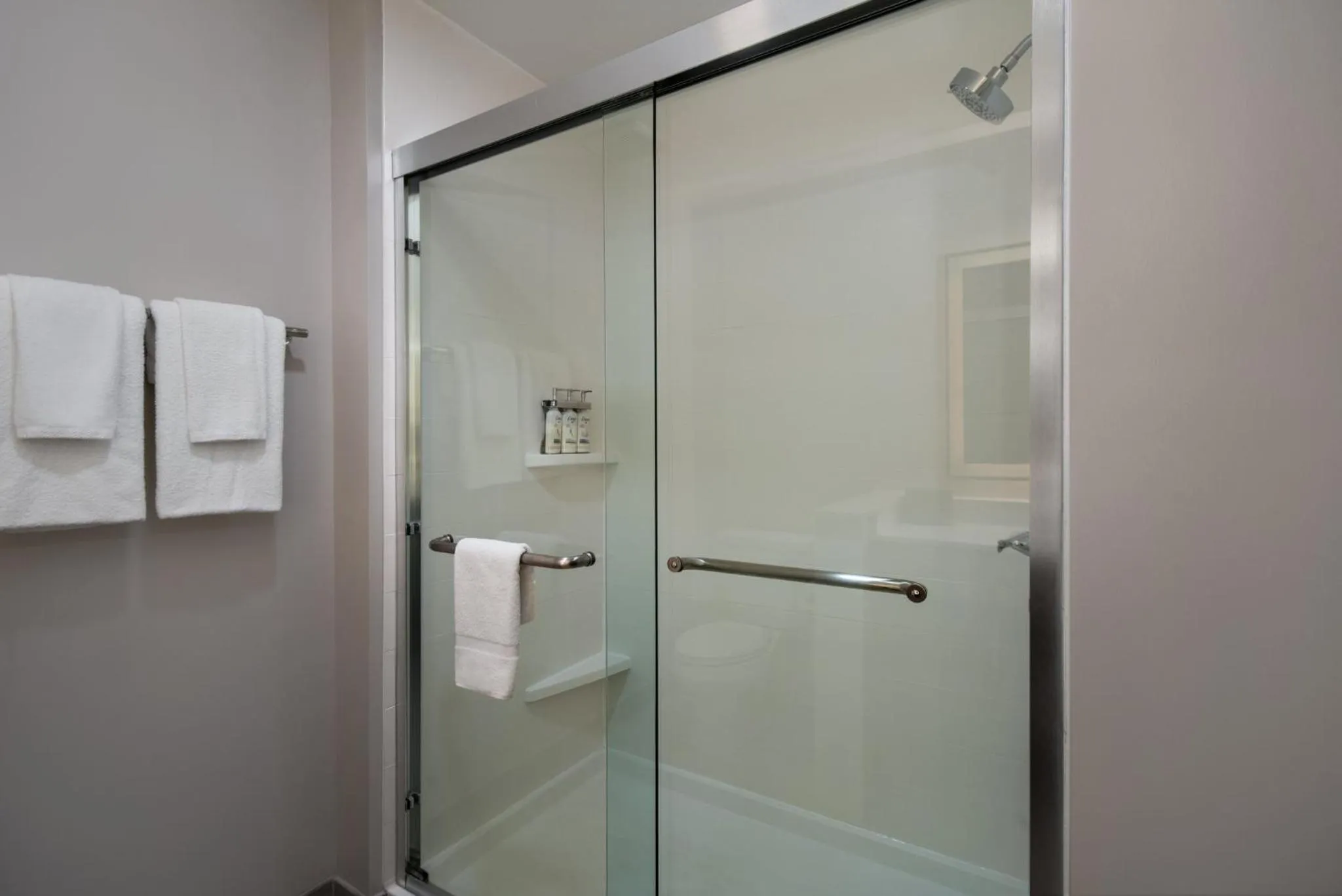 Bathroom in Holiday Inn Express & Suites Muskegon - Grand Haven by IHG
