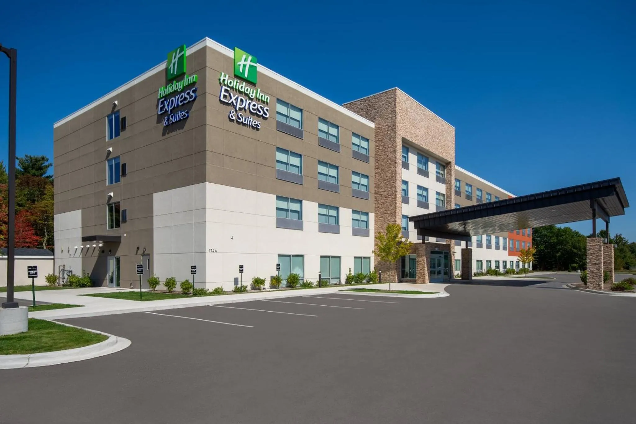 Property building in Holiday Inn Express & Suites Muskegon - Grand Haven by IHG