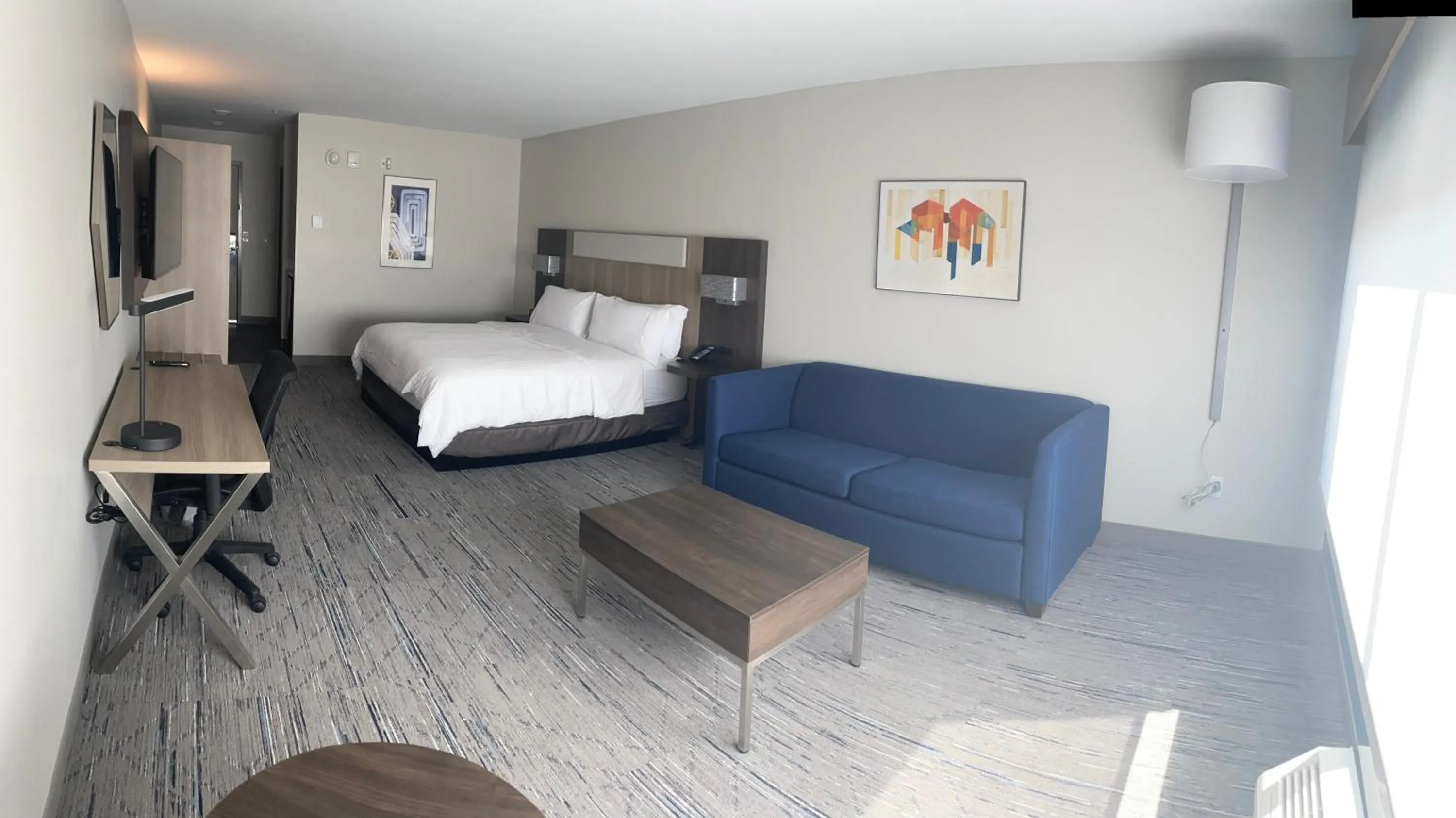 Bedroom, Bed in Holiday Inn Express & Suites Muskegon - Grand Haven by IHG