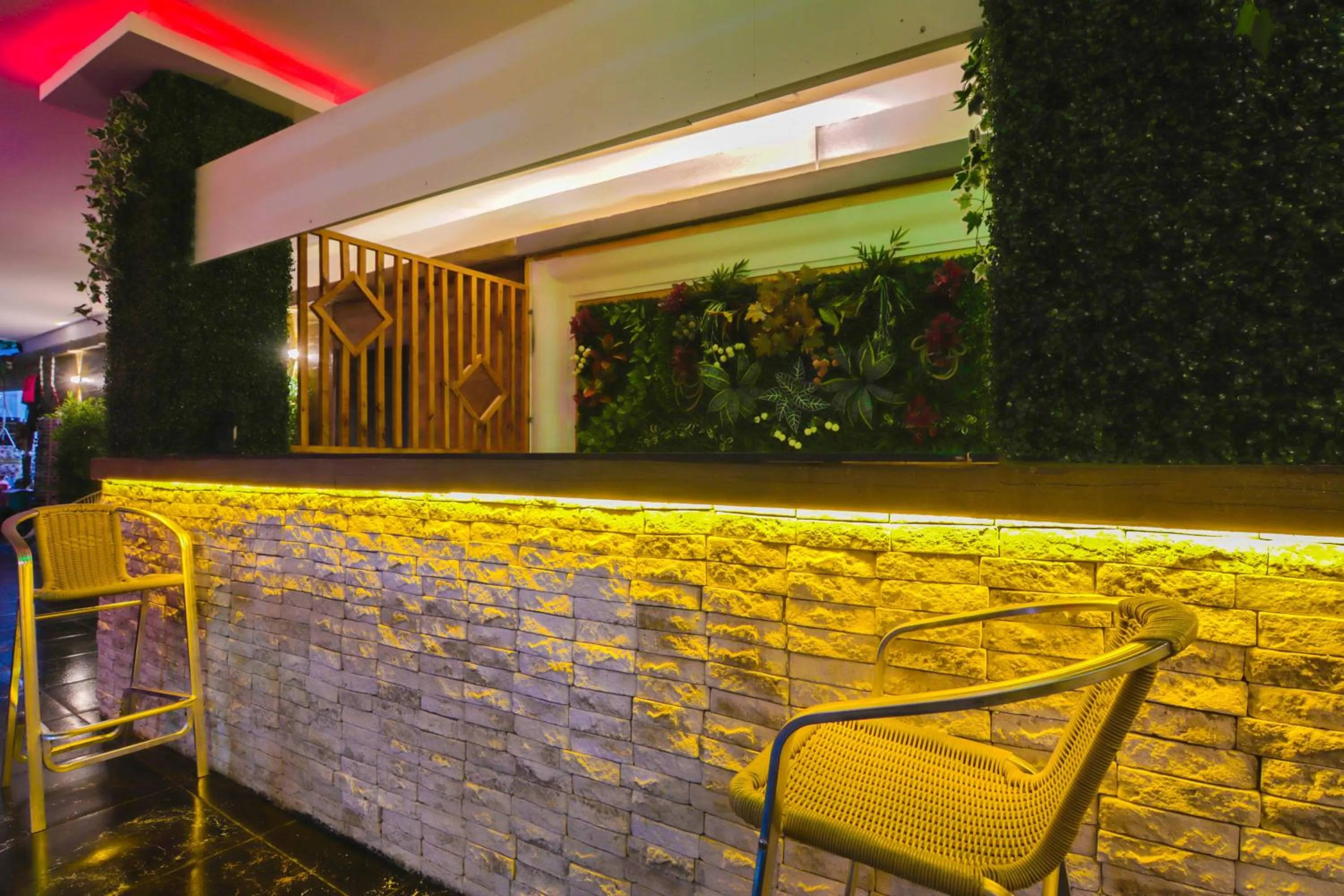 Garden in Aperion Beach Hotel Side