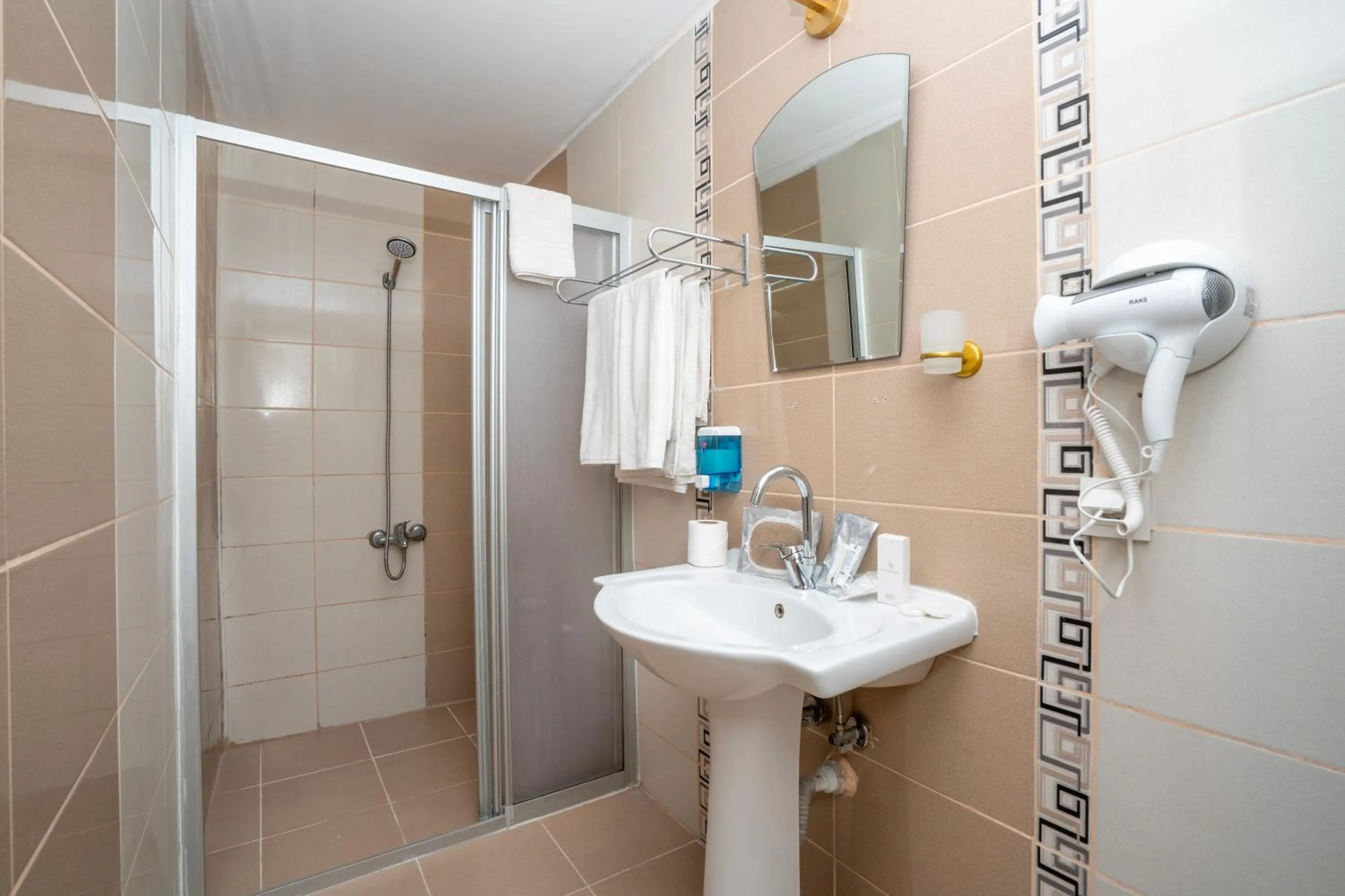 Shower in Aperion Beach Hotel Side