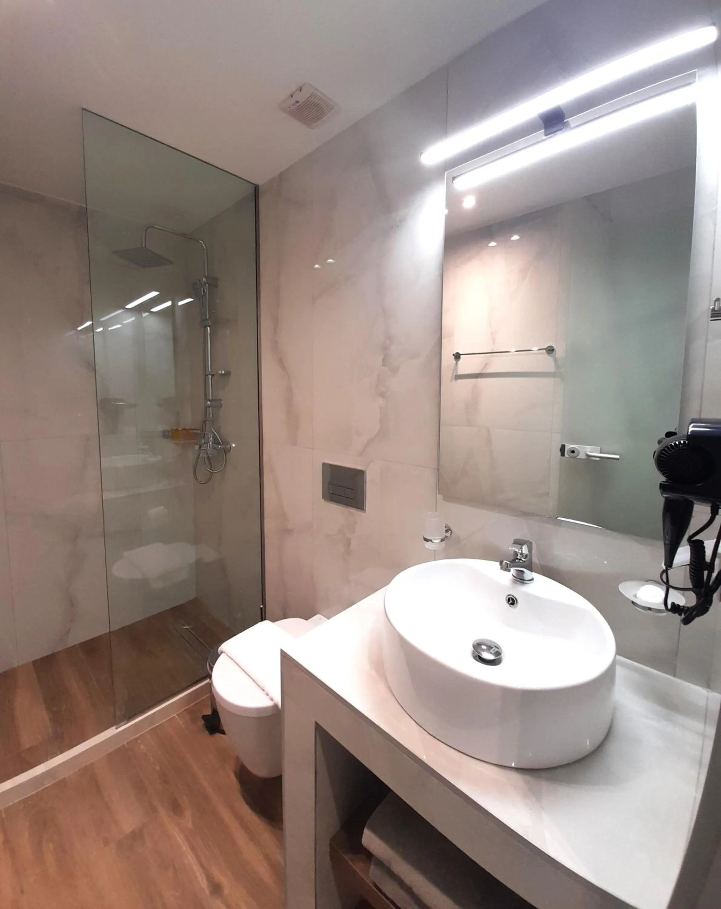 Shower in Elite Centre