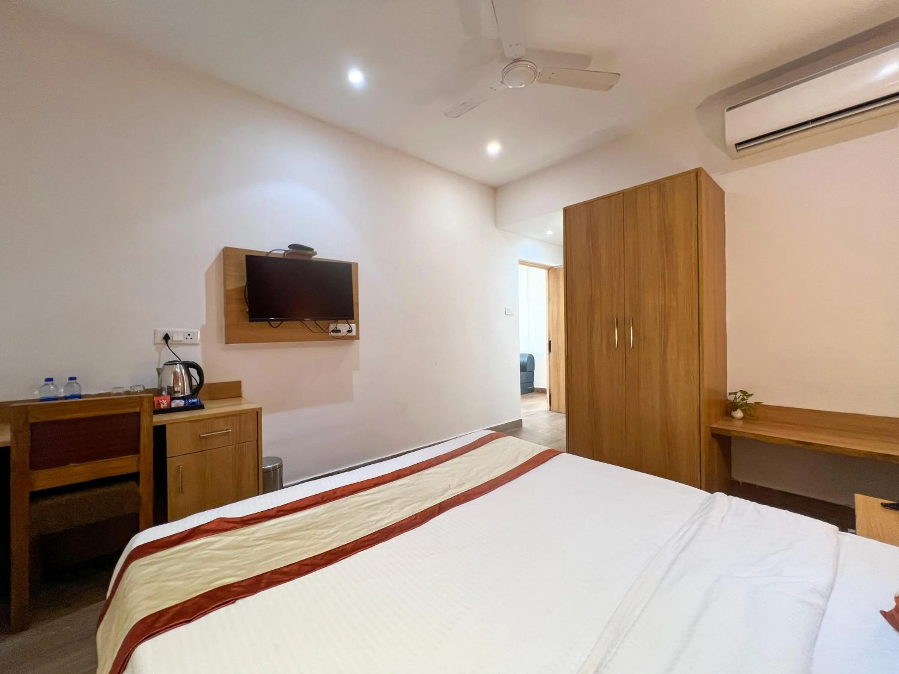 TV and multimedia, Bed in Hotel The Bundela - Khajuraho, Madhya Pradesh