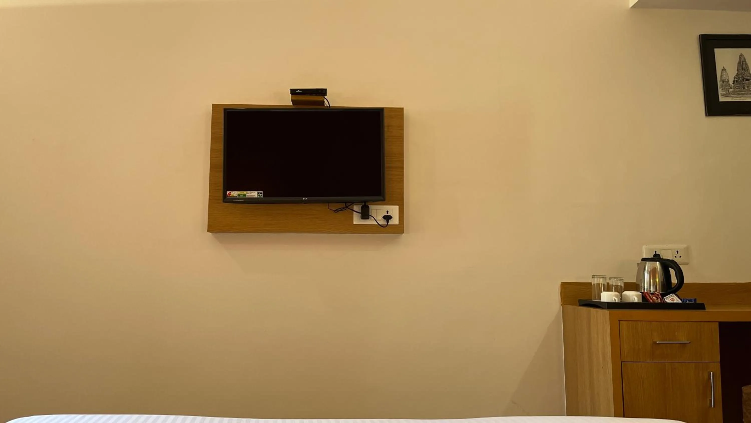 TV and multimedia, Bed in Hotel The Bundela - Khajuraho, Madhya Pradesh