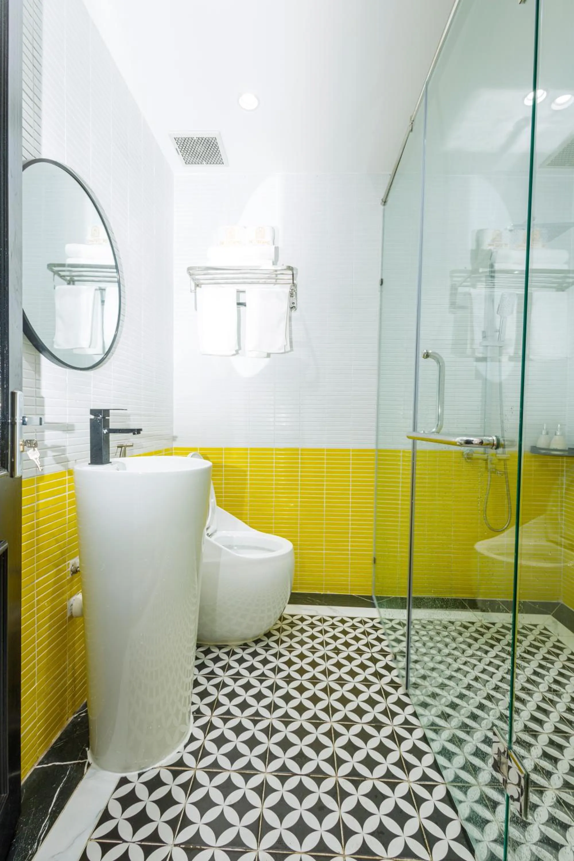 Bathroom in De Stefano Coffee and Hotel