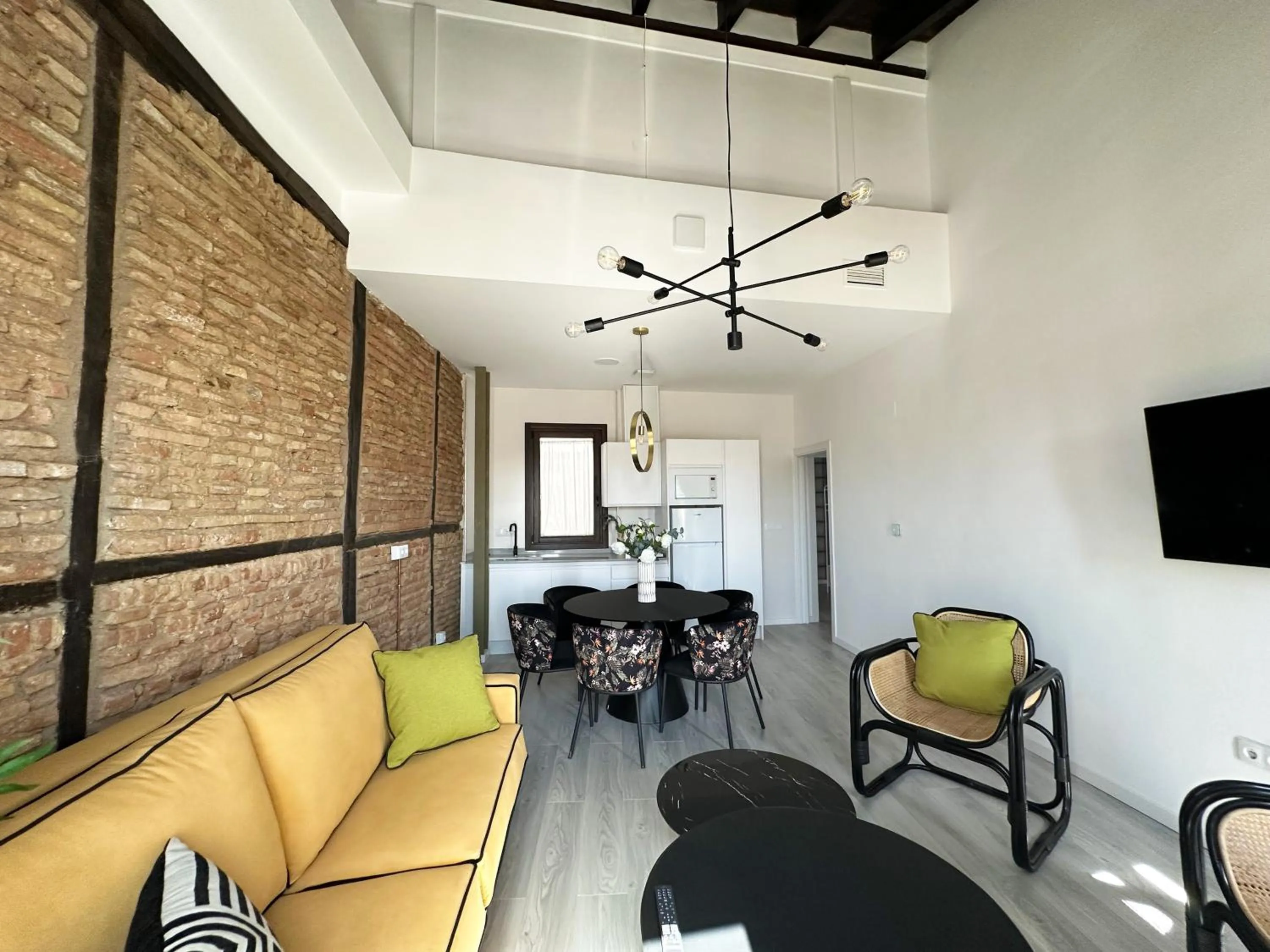 Kitchen or kitchenette in Apartamentos Albaicín Centro Suites 3000