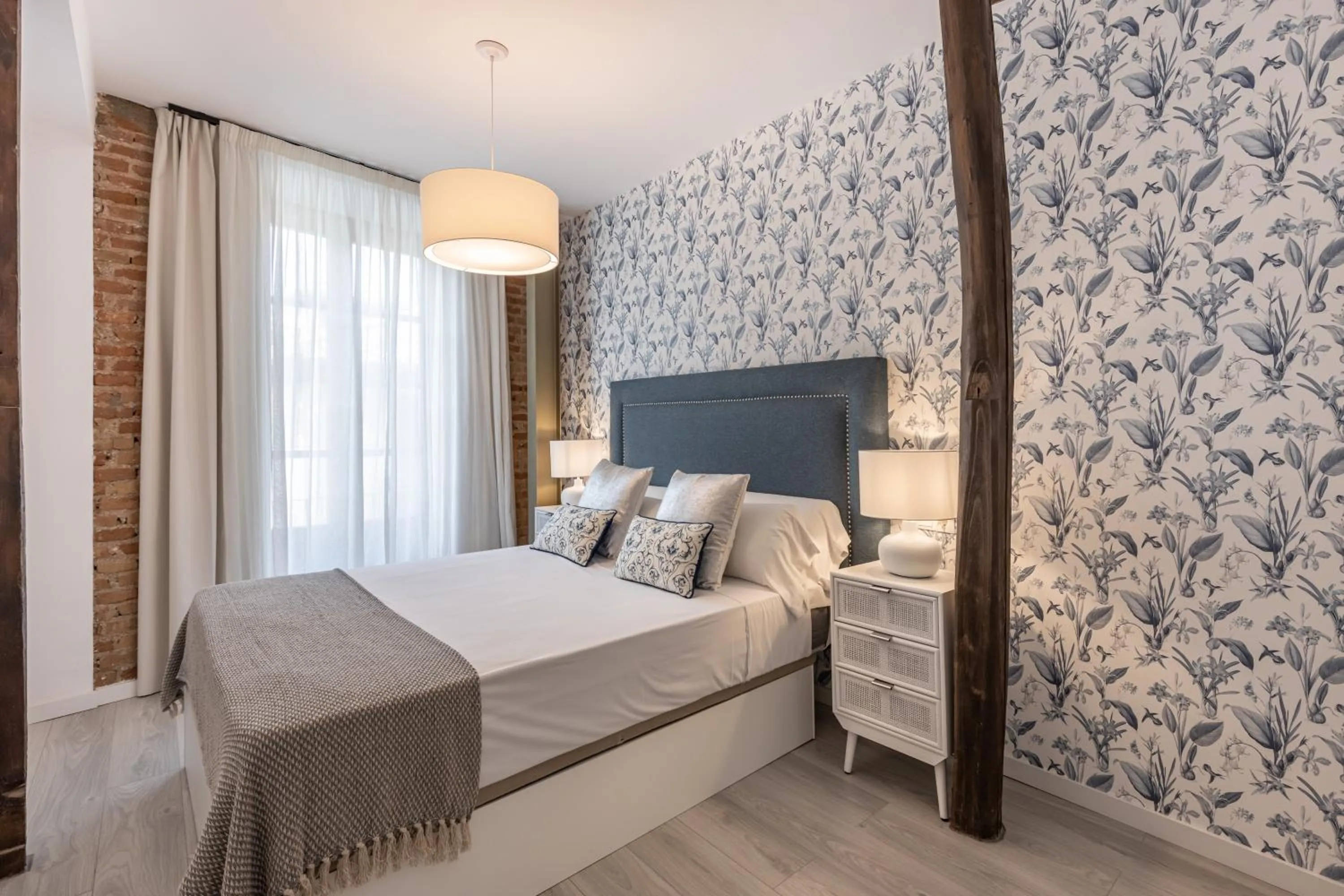 Photo of the whole room, Bed in Apartamentos Albaicín Centro Suites 3000