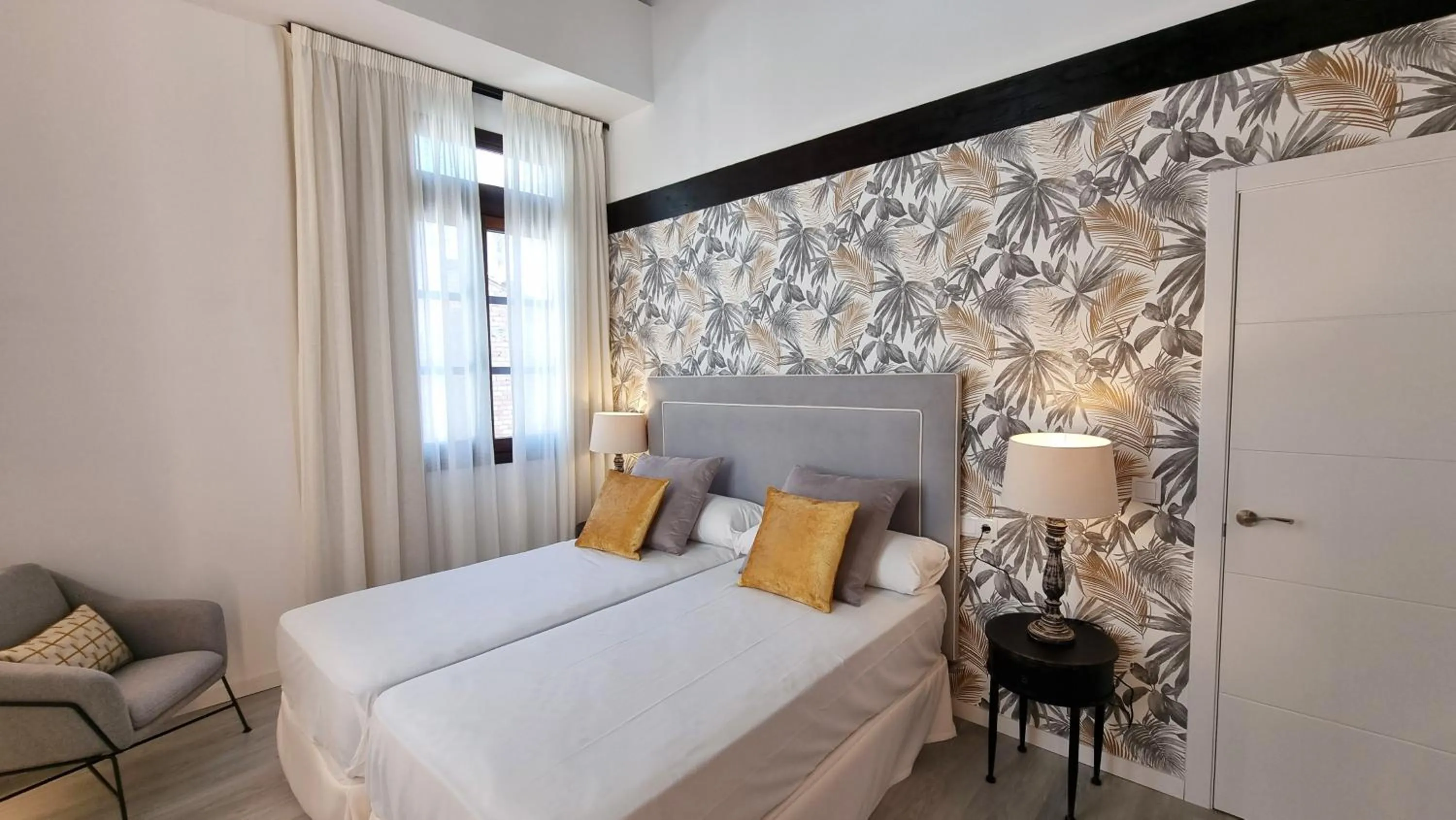 Photo of the whole room, Bed in Apartamentos Albaicín Centro Suites 3000