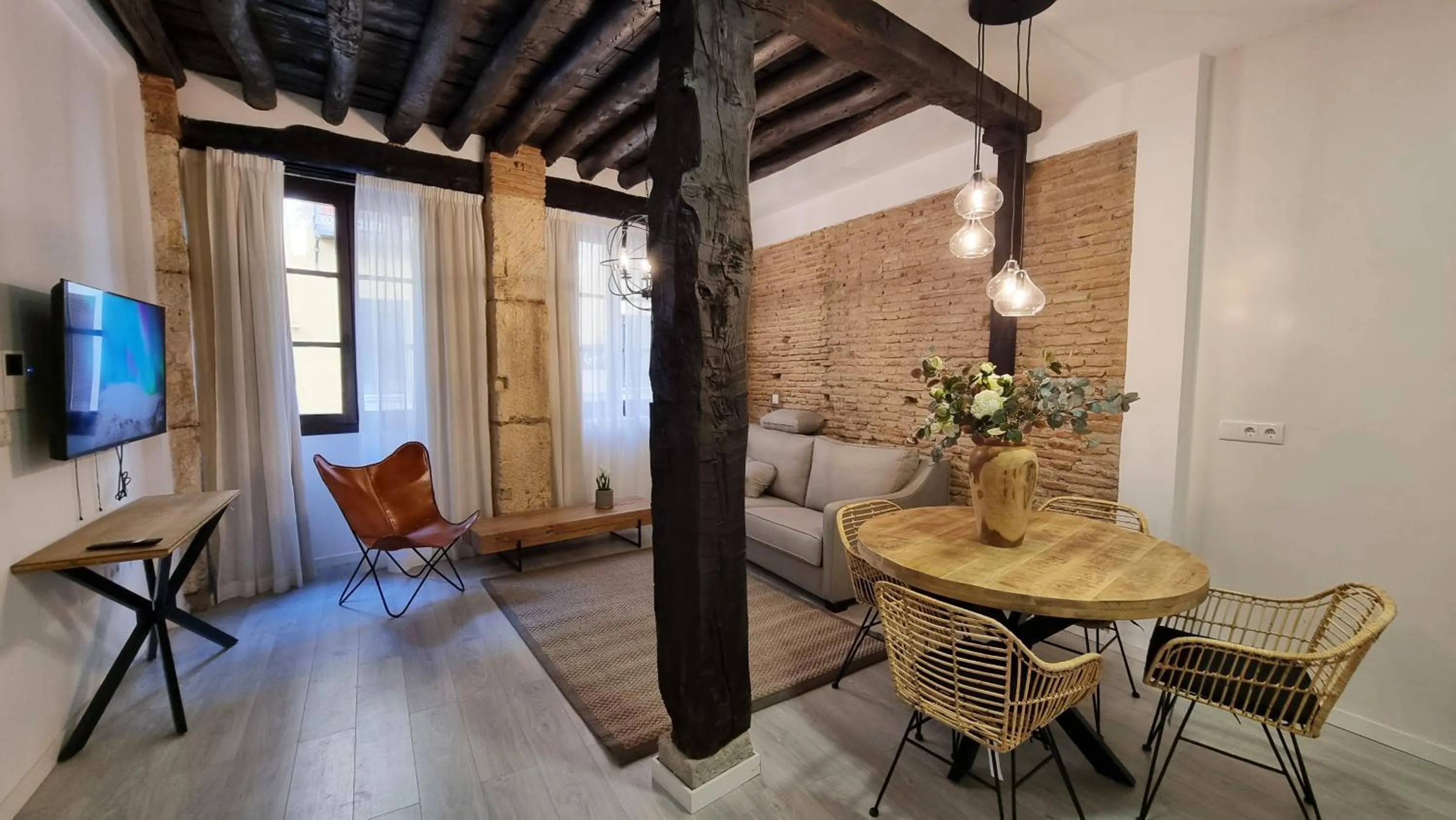 TV and multimedia in Apartamentos Albaicín Centro Suites 3000