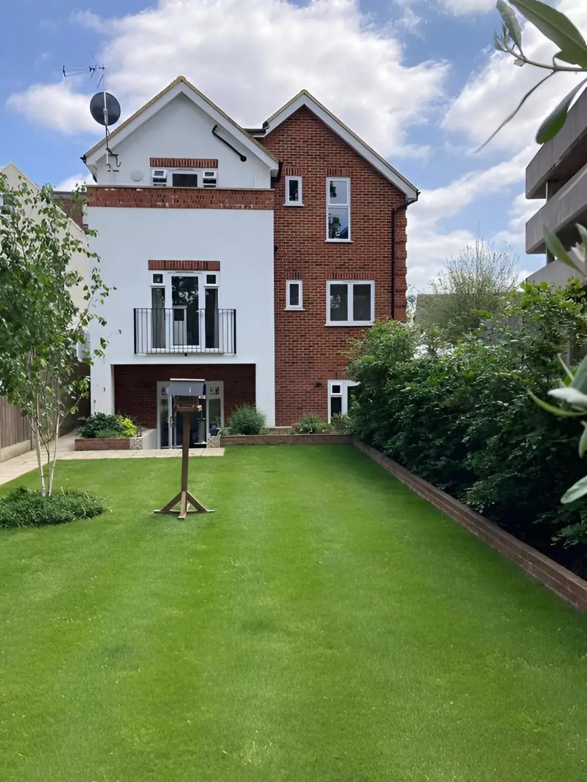 Hybrid Resi - London, New Malden near Richmond - Wimbledon Hybrid Resi - London, New Malden near Richmond - Wimbledon