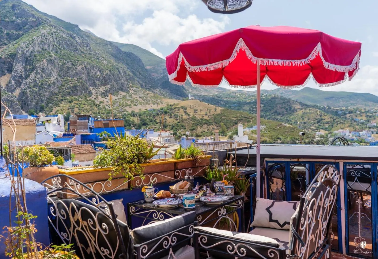 Restaurant/places to eat in Riad Azurite