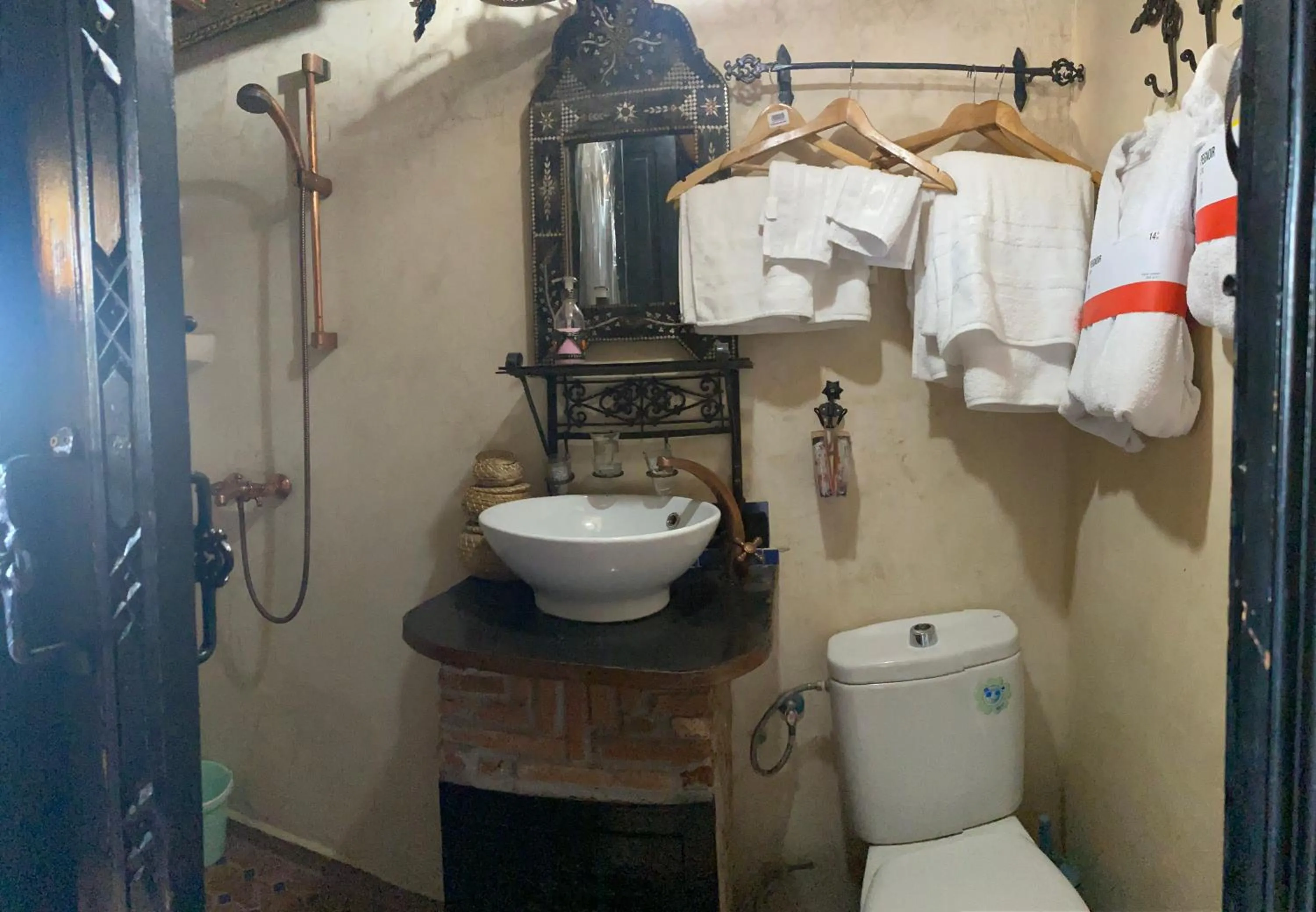 Shower in Riad Azurite