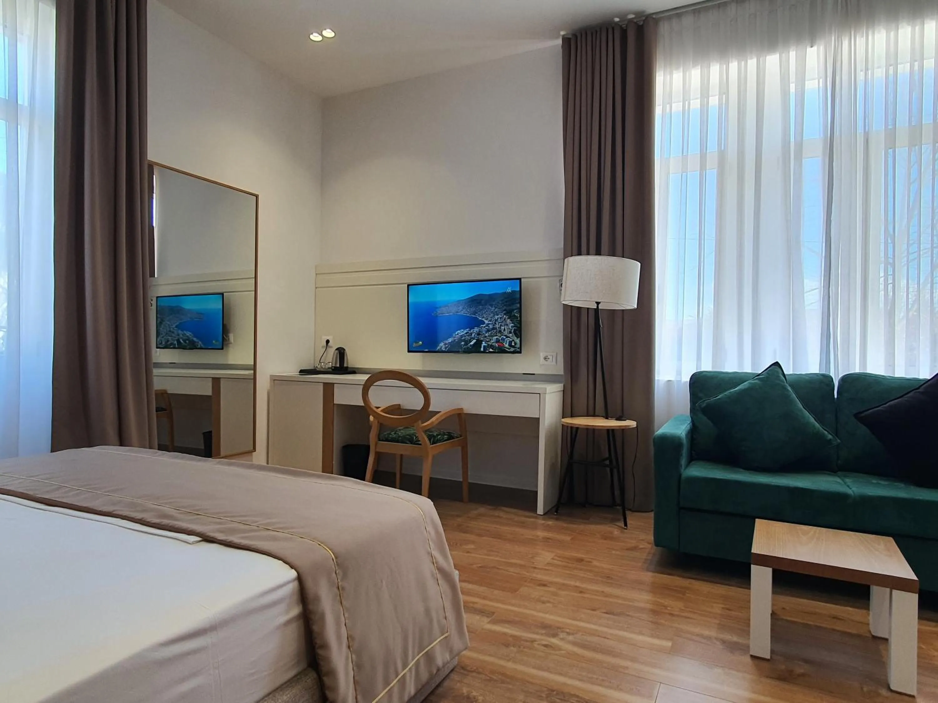 Photo of the whole room, Bed in HEIRESS Hotel