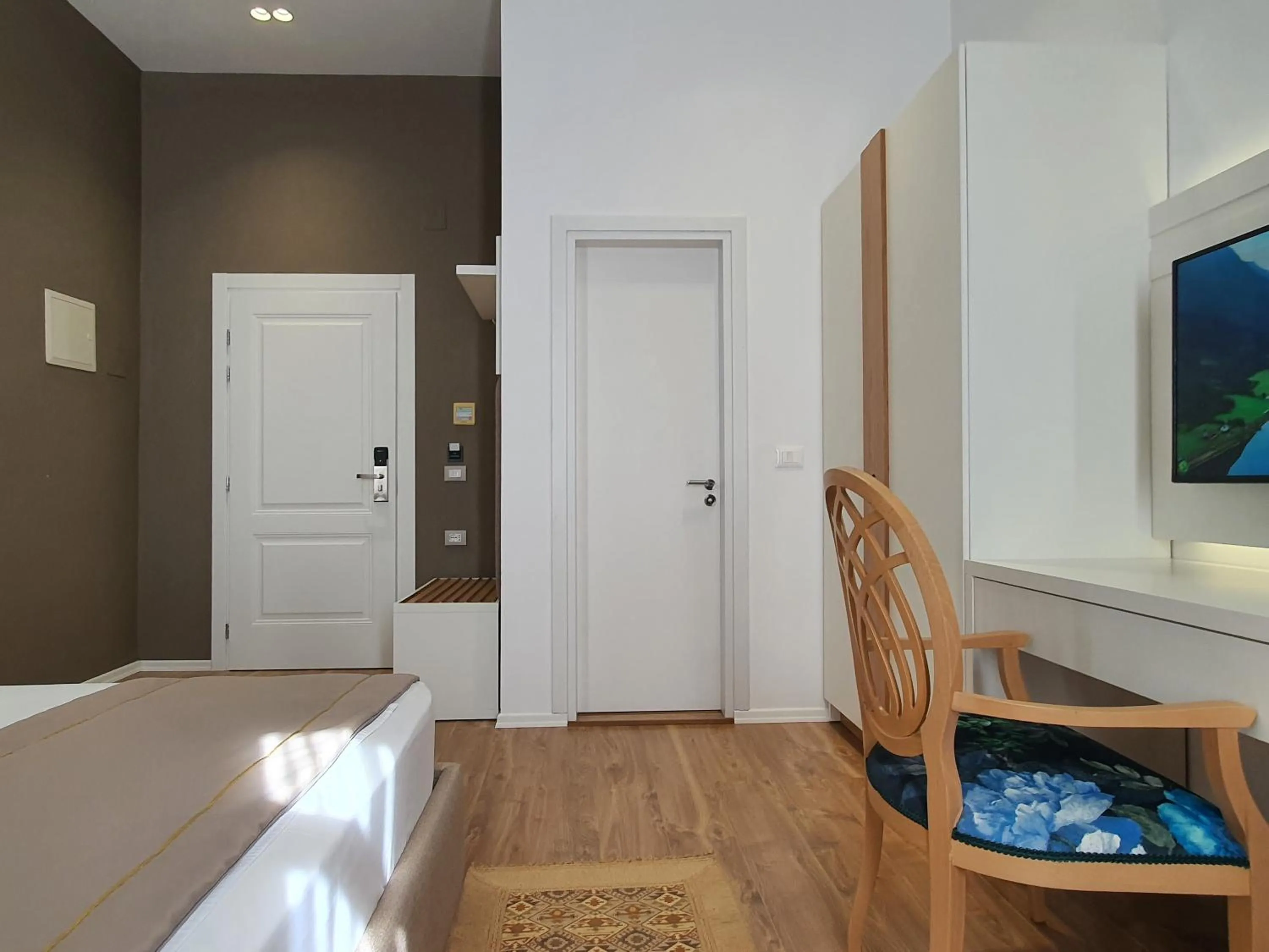 Photo of the whole room in HEIRESS Hotel