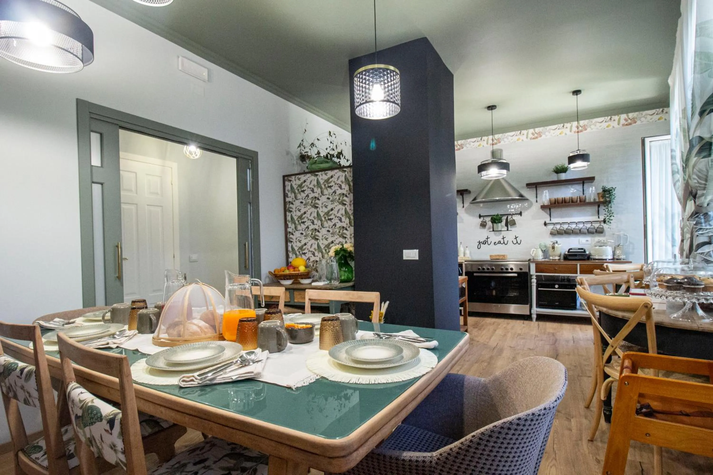 Kitchen or kitchenette in Epimonì B&B