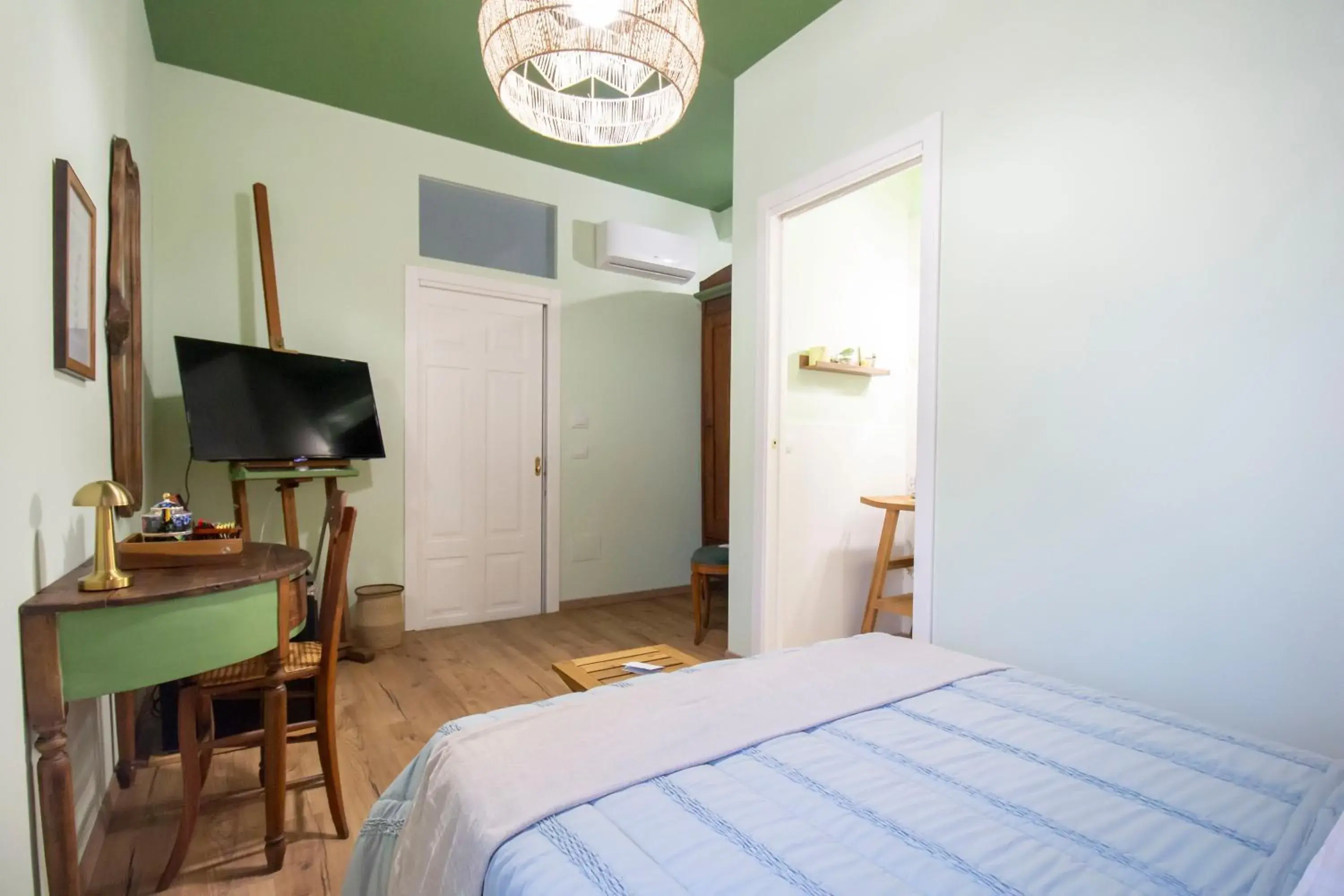 Double Room with Private Bathroom in Epimonì B&B Double Room with Private Bathroom in Epimonì B&B