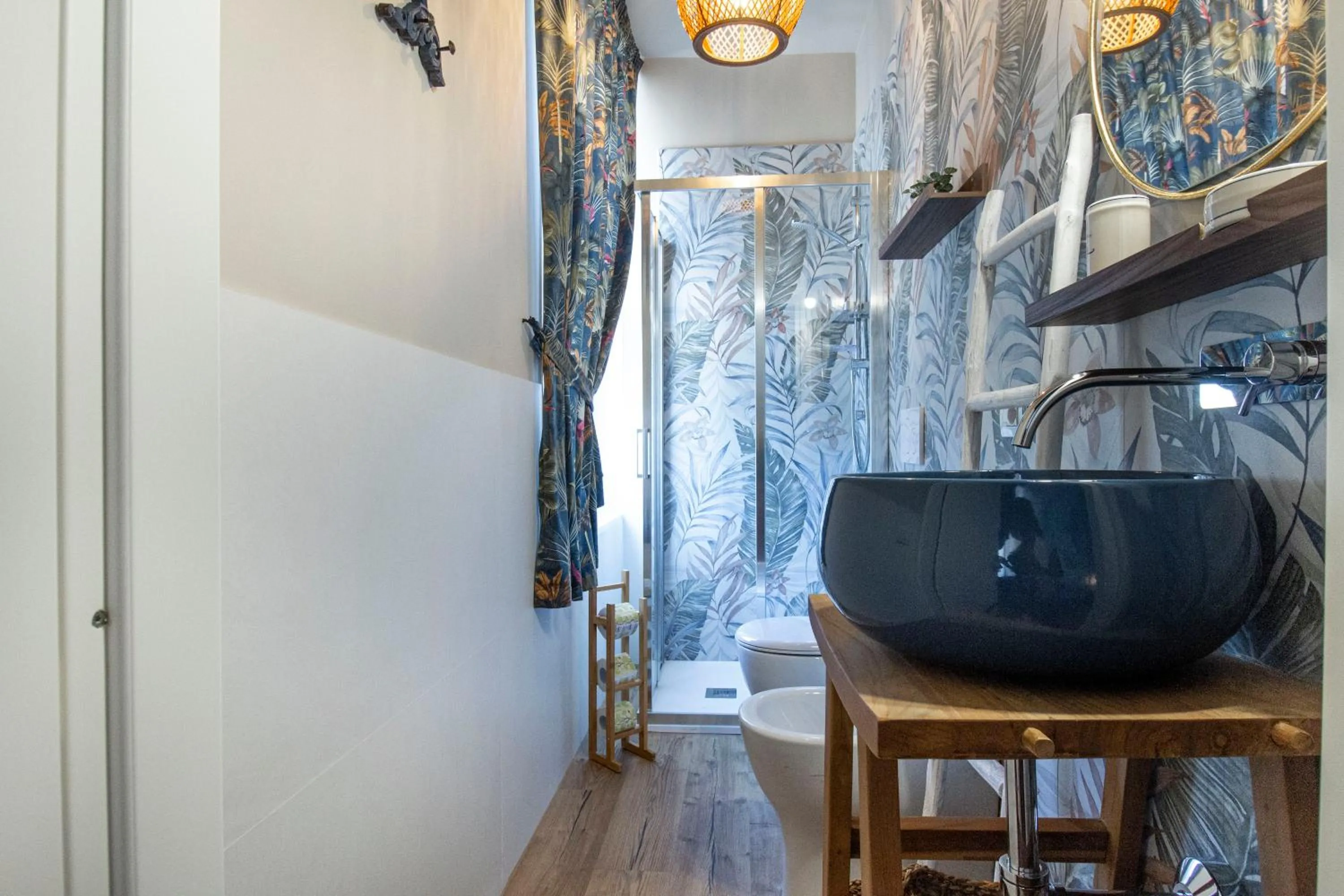 Shower in Epimonì B&B