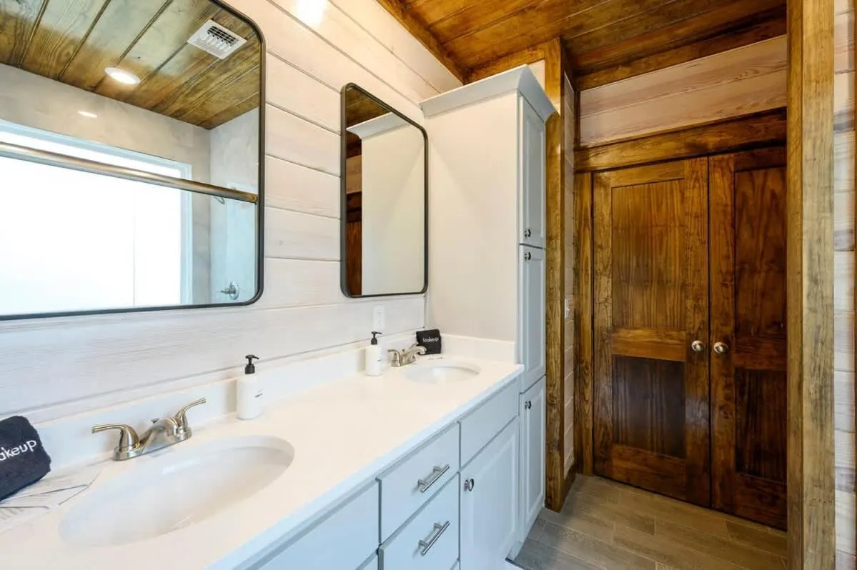 Family-friendly Broken Bow Cabin - Spa, Game Room